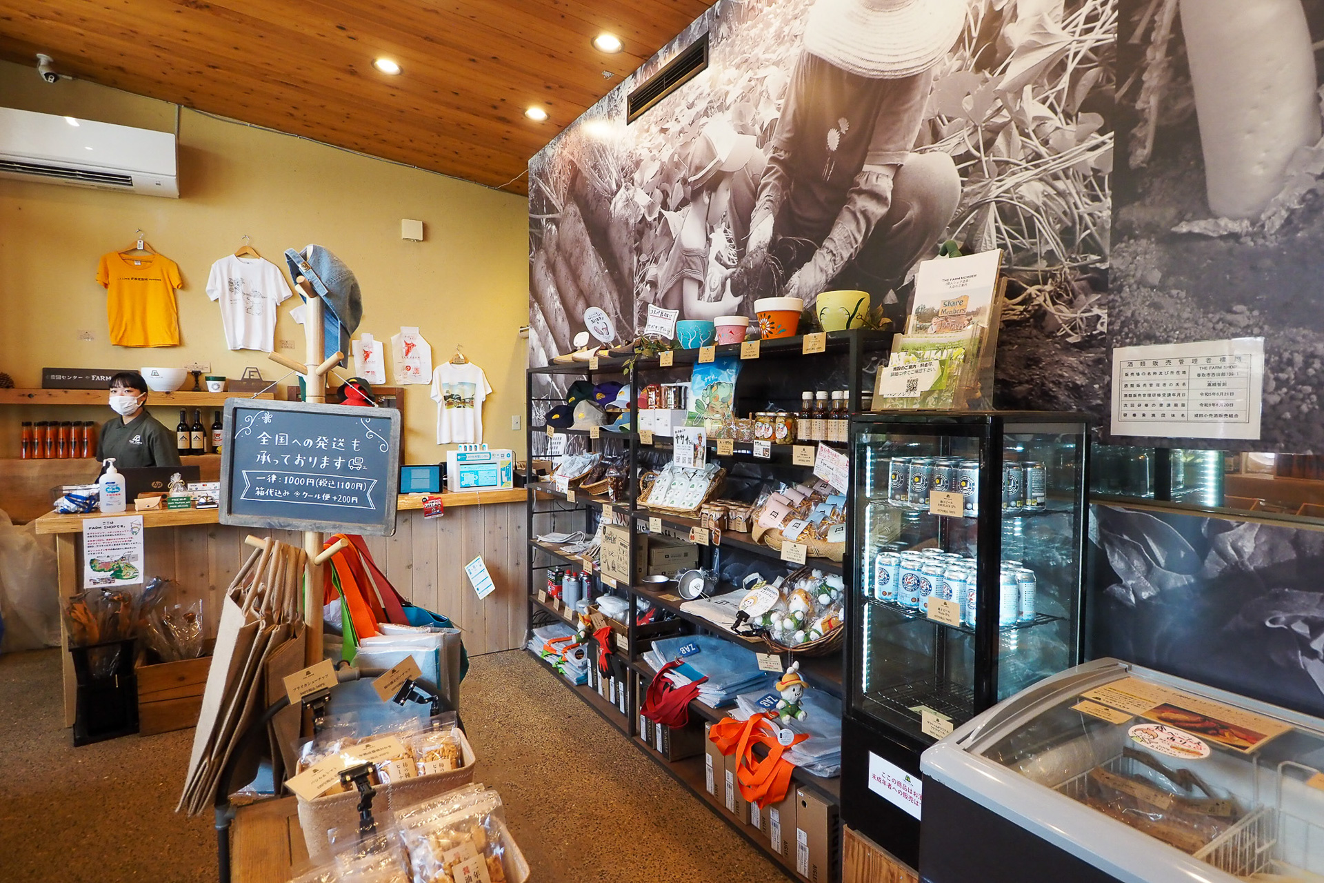 このほか野菜や飲み物、グッズなどを販売する売店もある