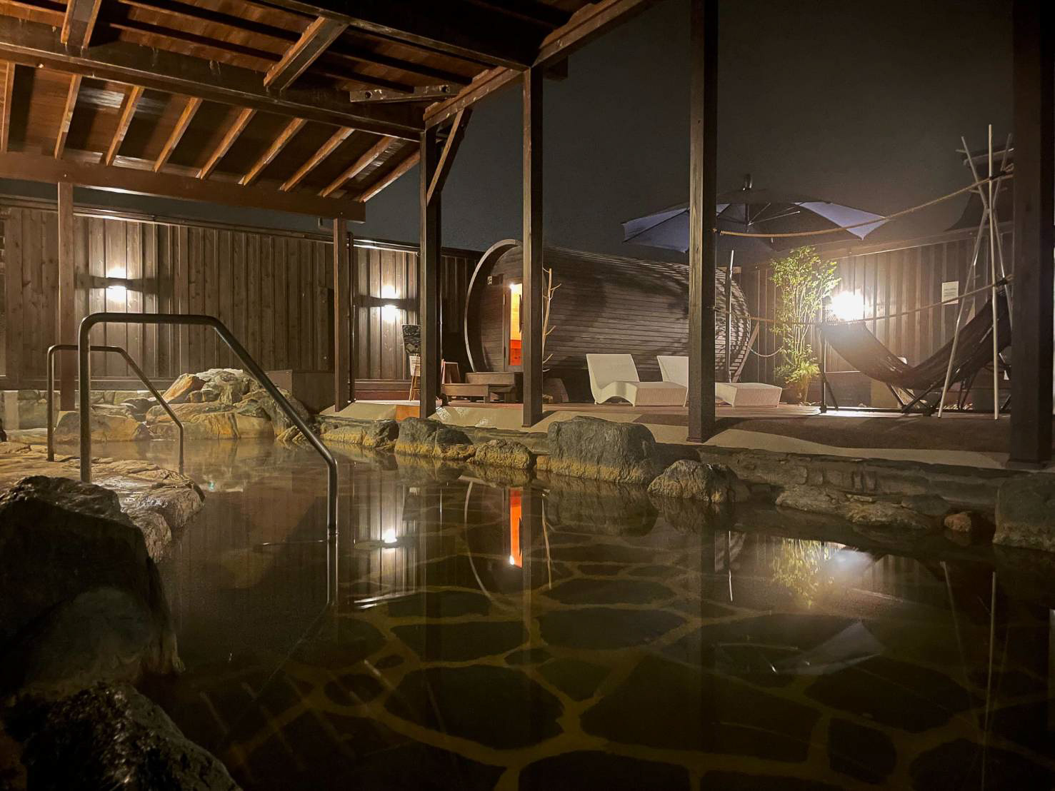 地下1500mからくみ上げた温泉が楽しめる