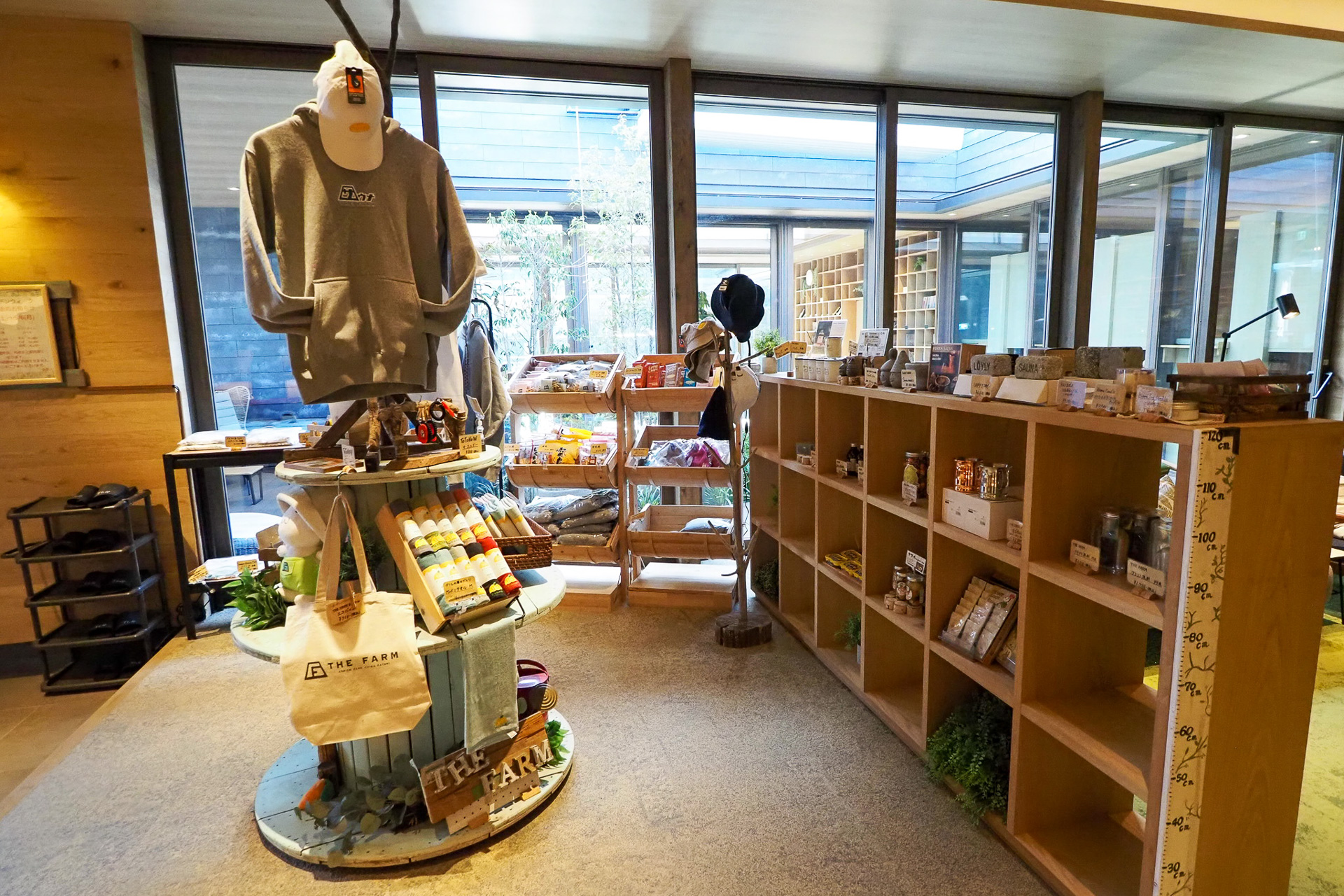 入口には物販コーナーも