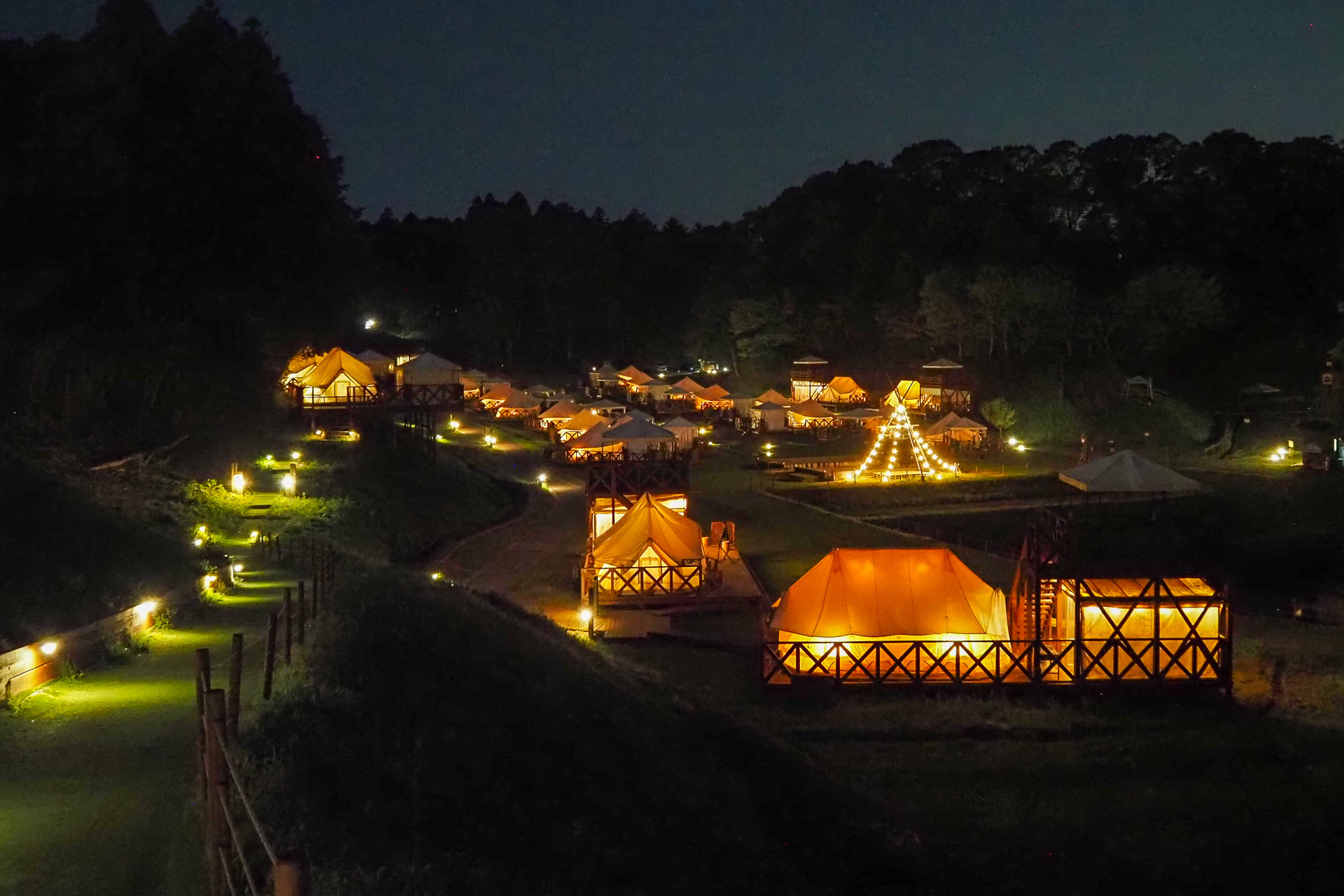 宿泊したものが楽しめる幻想的な夜景