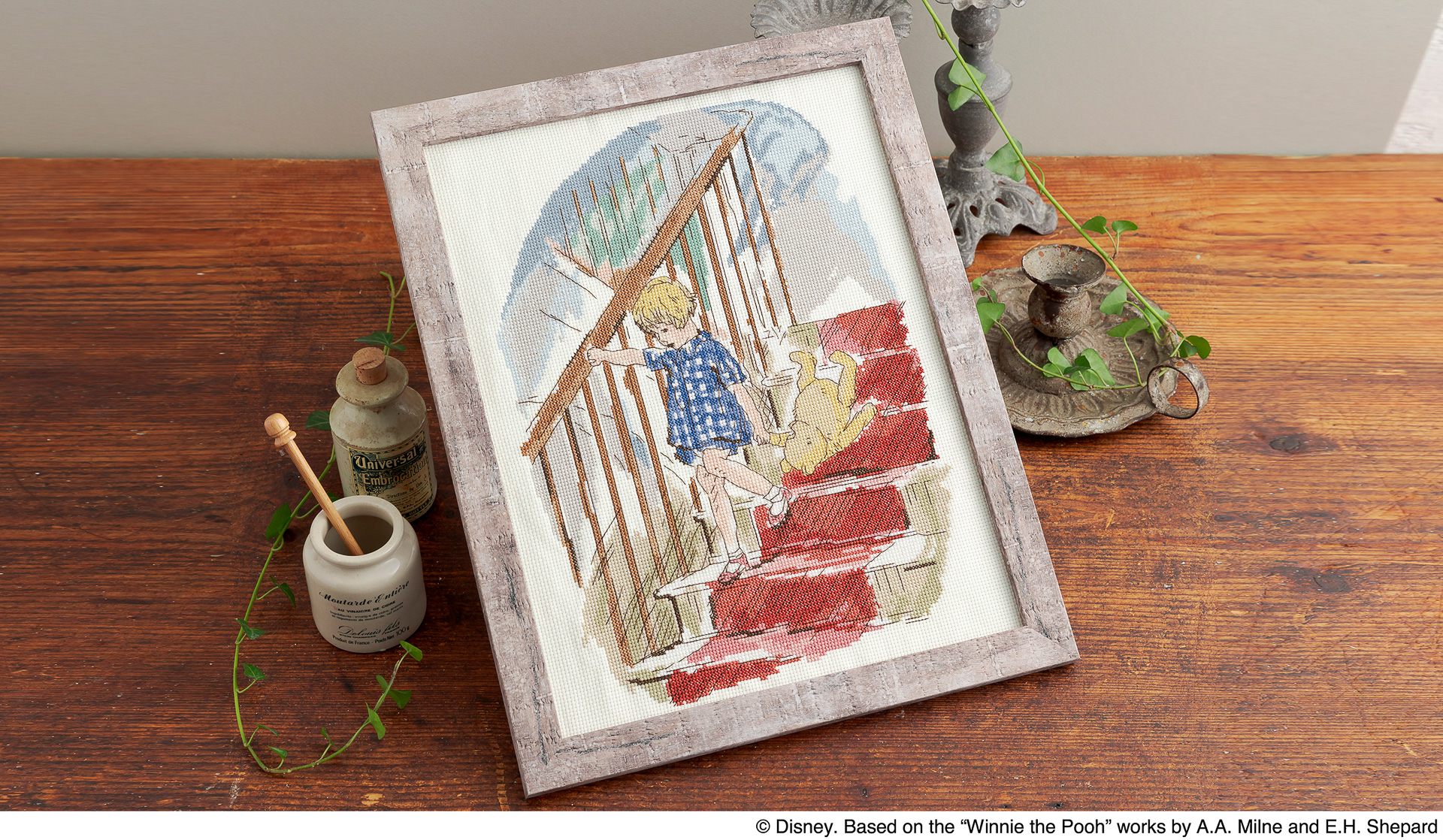 「クロスステッチフレーム＜Winnie the Pooh ～物語のはじまり～＞」（1万2100円）