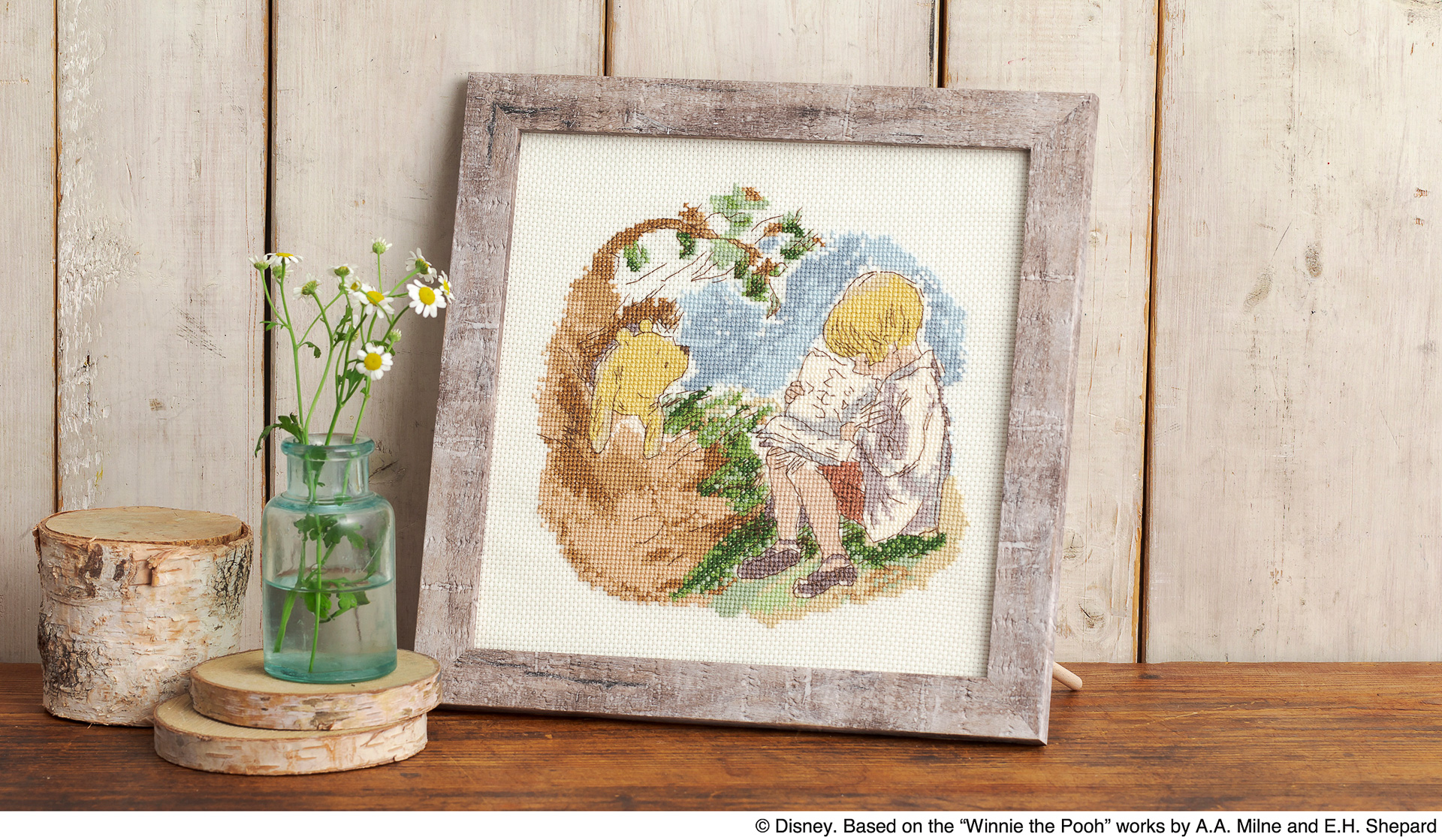 「クロスステッチフレーム＜Winnie the Pooh ～一緒におはなし～＞」（9900円）