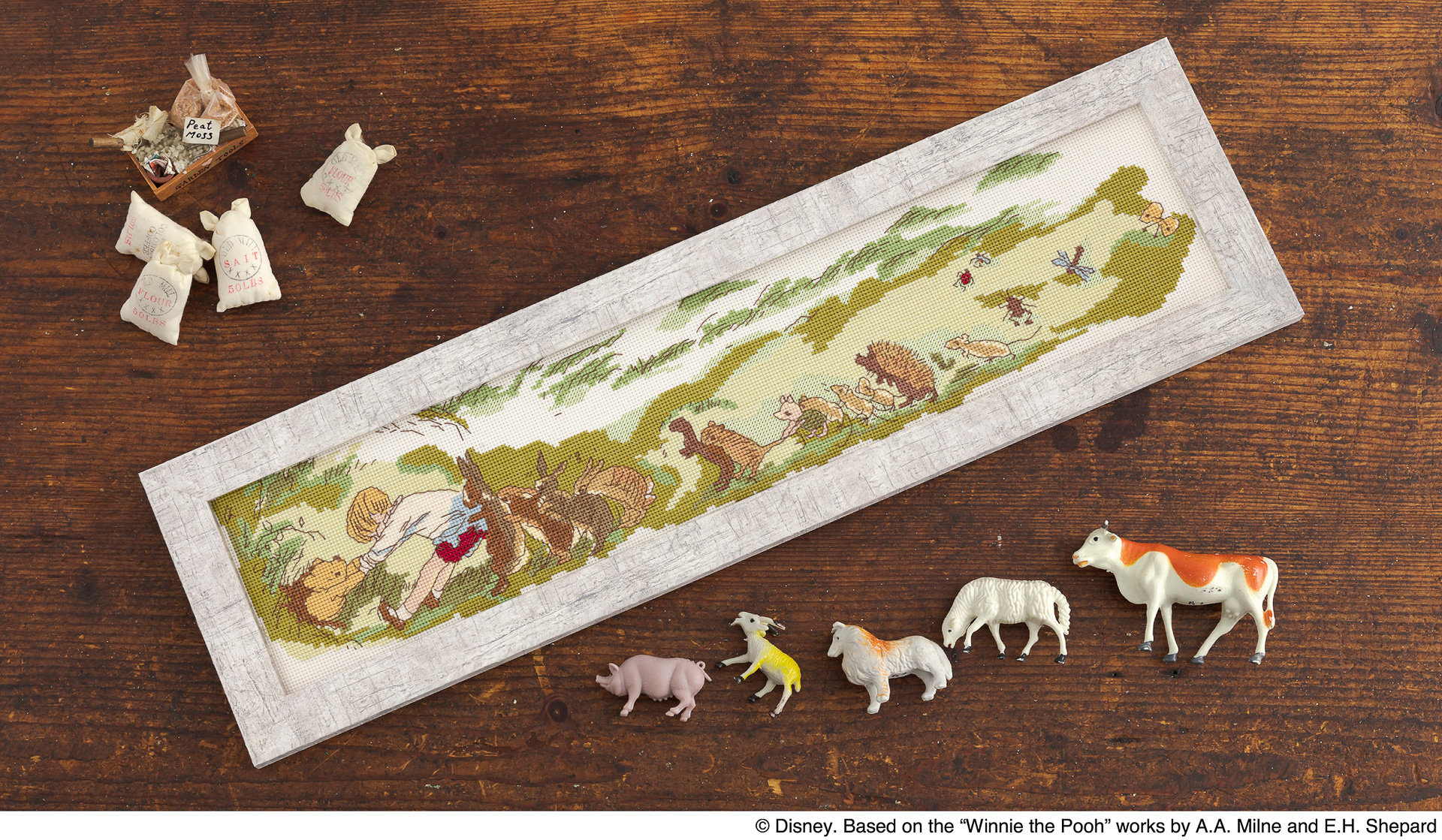 「クロスステッチフレーム＜Winnie the Pooh ～絵本の中から～＞」（9460円）