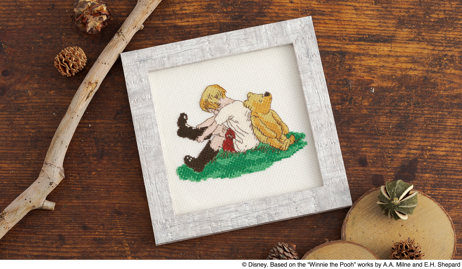 「クロスステッチフレーム＜Winnie the Pooh ～絵本の挿絵から～＞」（5720円）