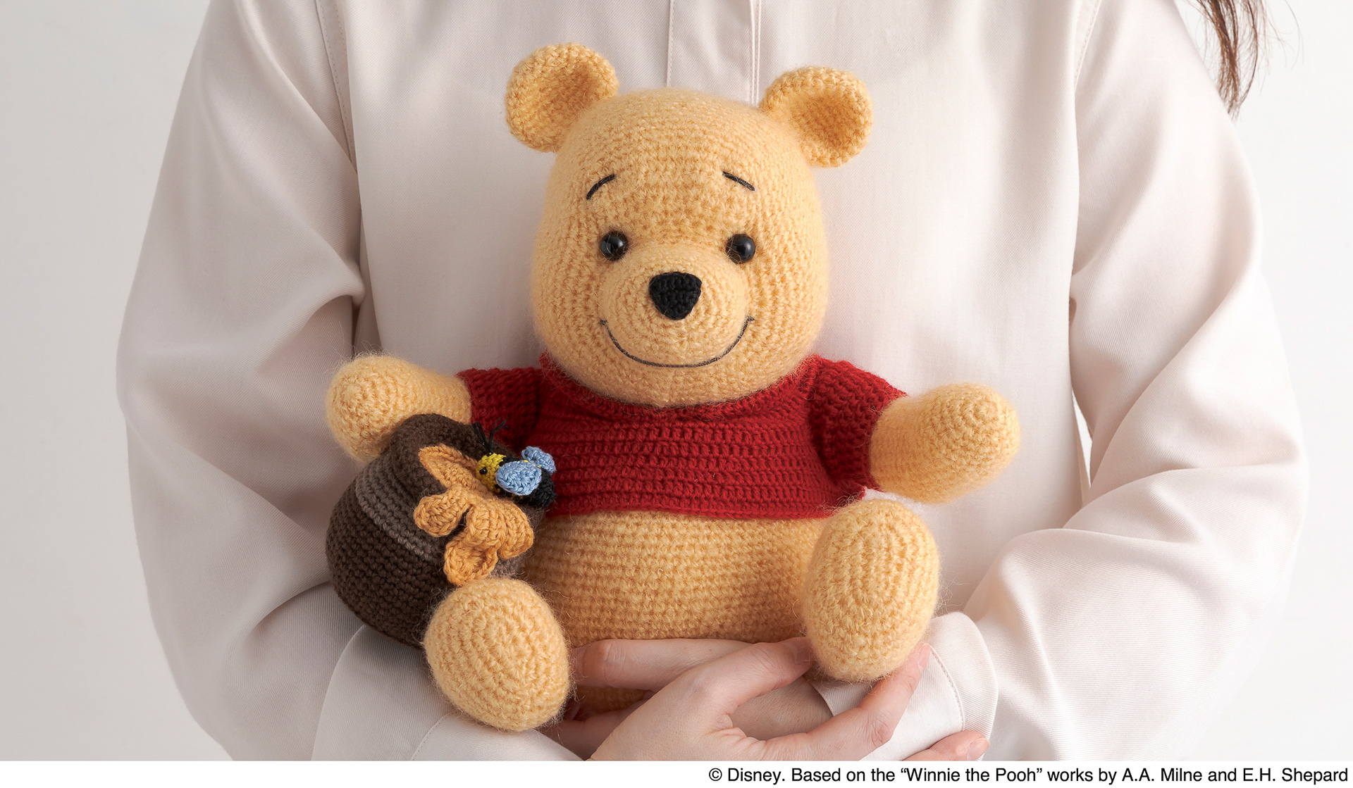 「ふわふわ編みぐるみ＜くまのプーさん＞」（8690円）