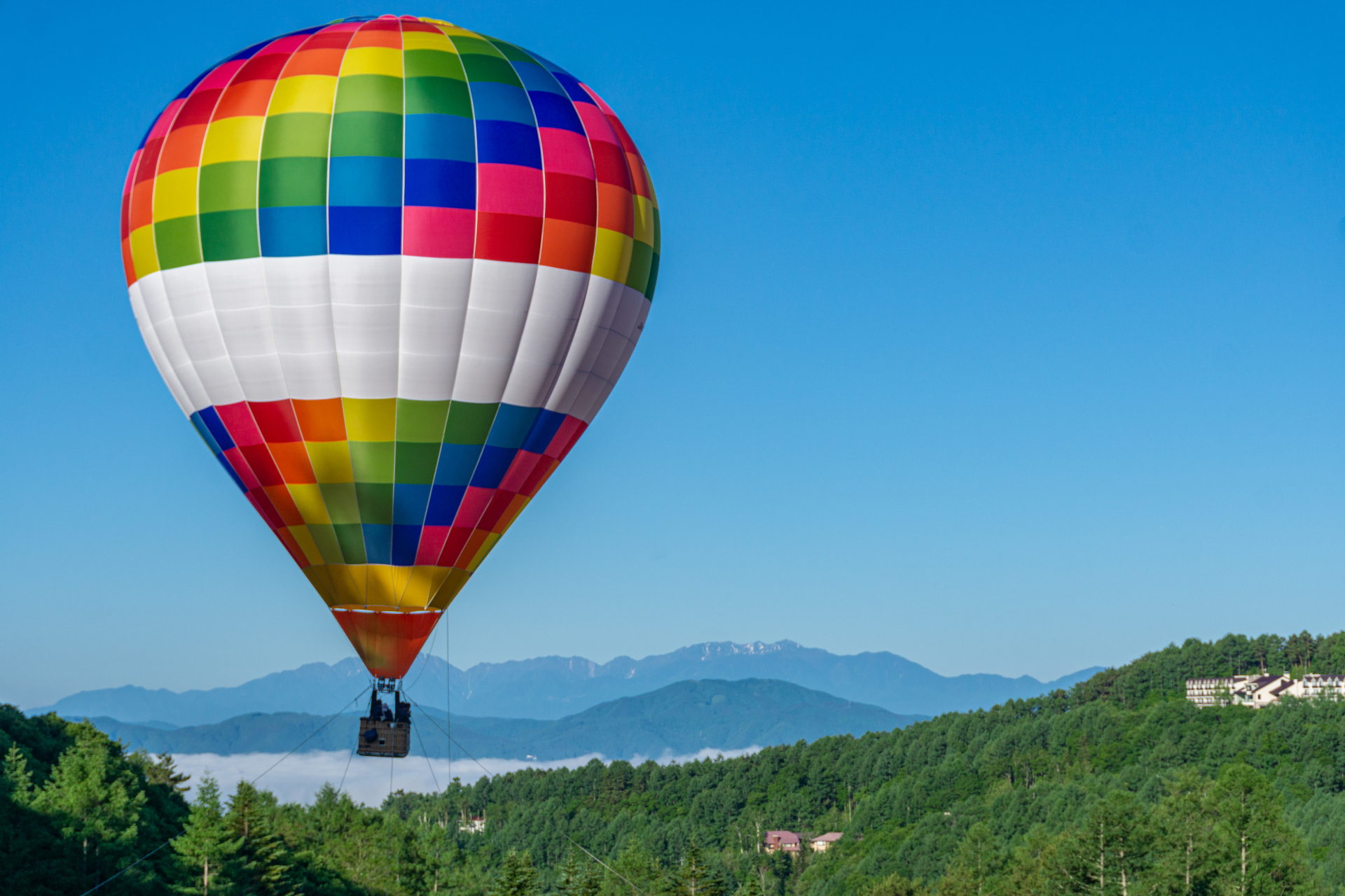標高約1300mにある東急リゾートタウン蓼科で気球体験イベントを開催