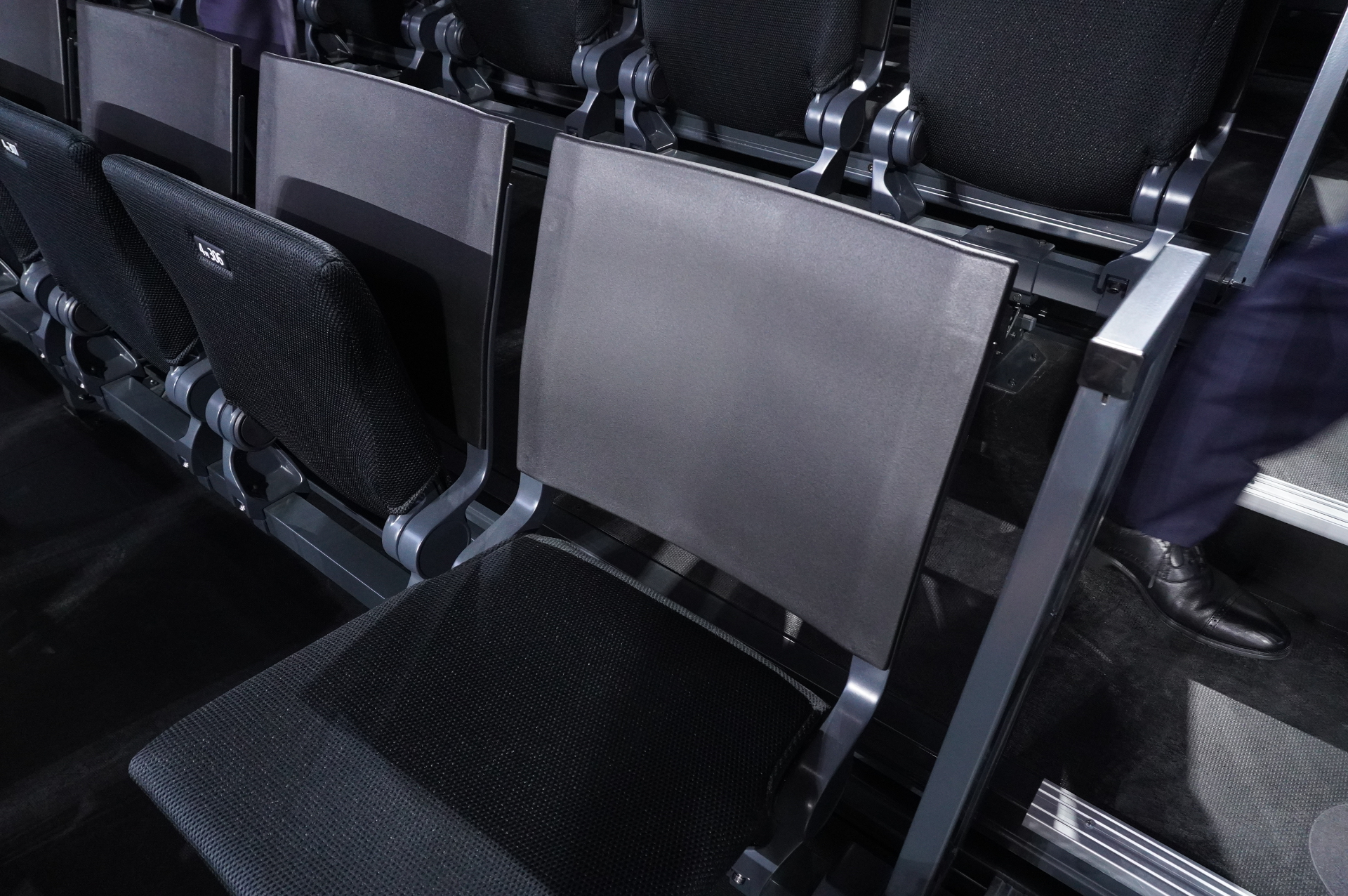 1階はアリーナ面で、可動席を使うとセンターステージ/エンドステージの2方式が可能。2階/4階はスタンド席。選手や演者と客席の距離が近く感じられ、より臨場感を味わえるよう、すり鉢型のボウルデザイン