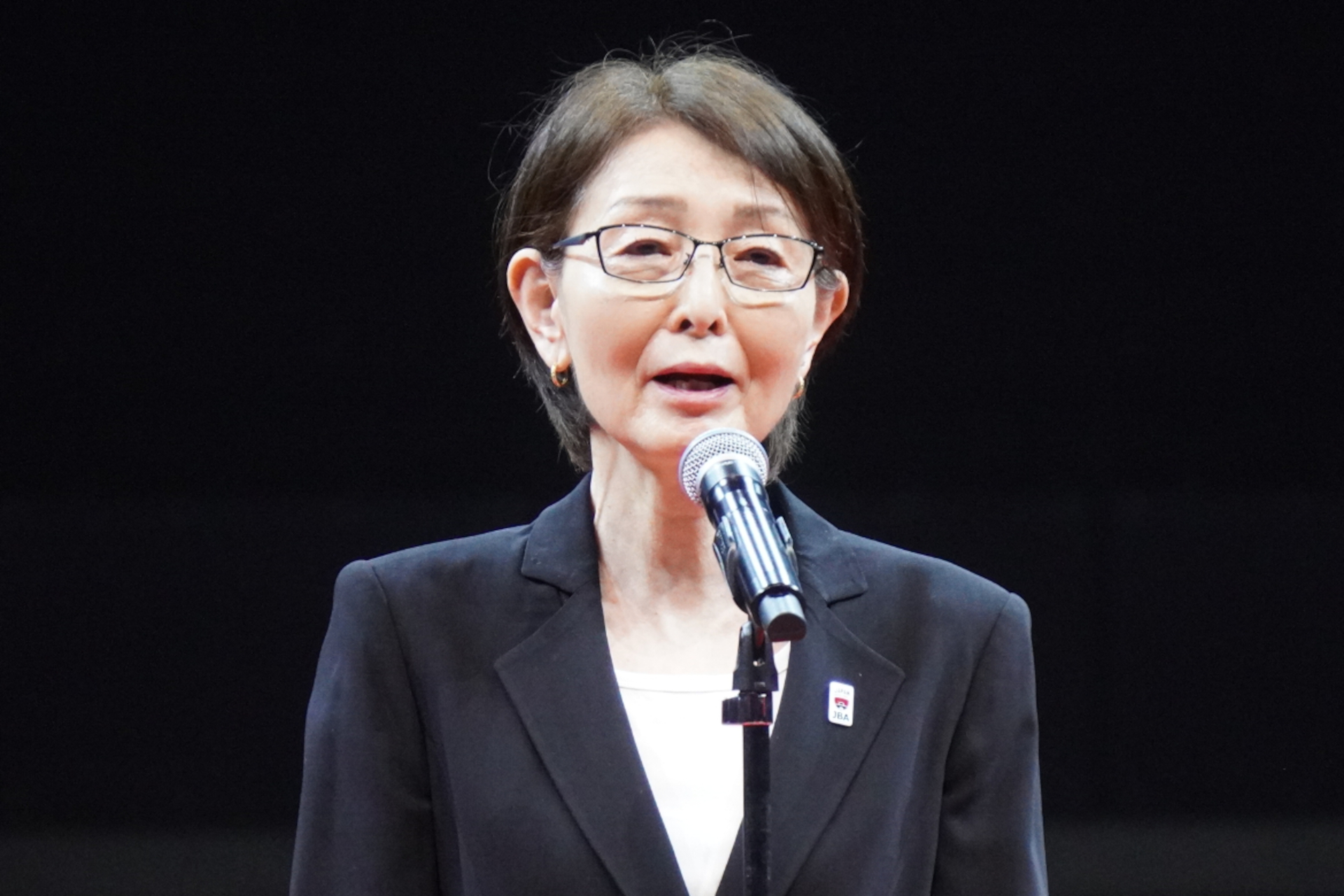 公益財団法人日本バスケットボール協会 会長 三屋裕子氏の「とてもいいアリーナ。千葉ジェッツ ブースターの皆さん、うらやましいぞー！」という呼びかけで会場が歓声に沸く場面も