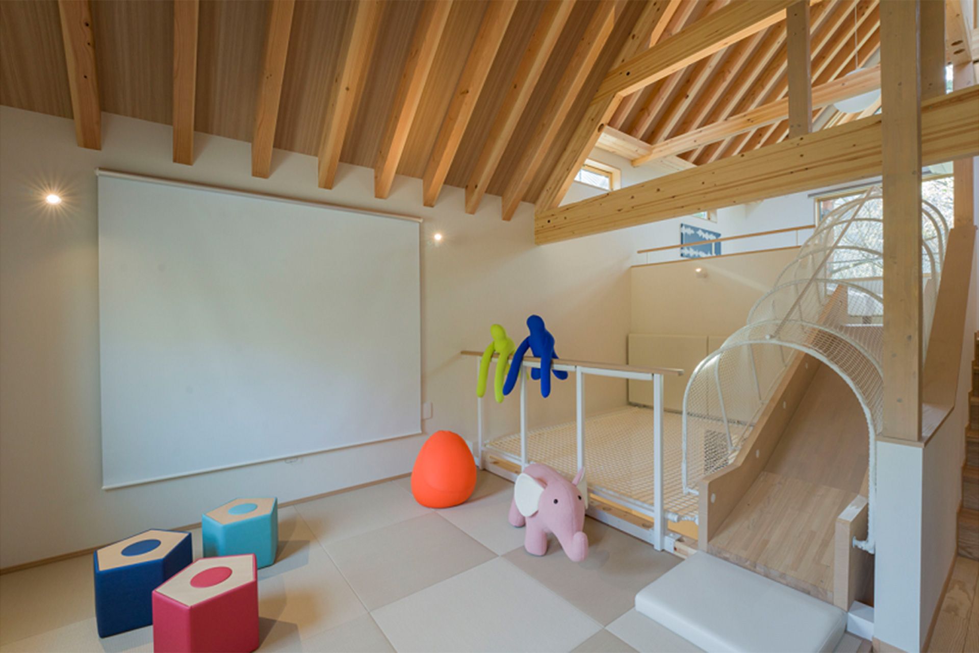 ネット遊具付きのプレイルーム