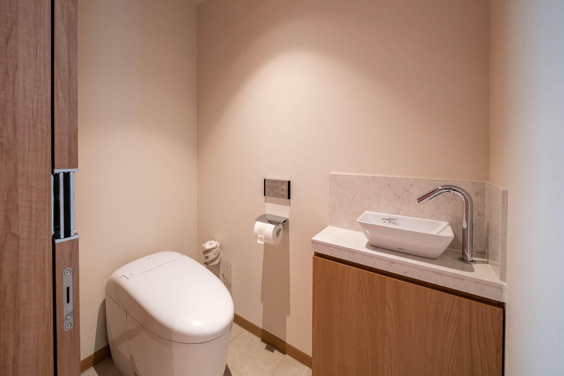 トイレは別室。洗面付き