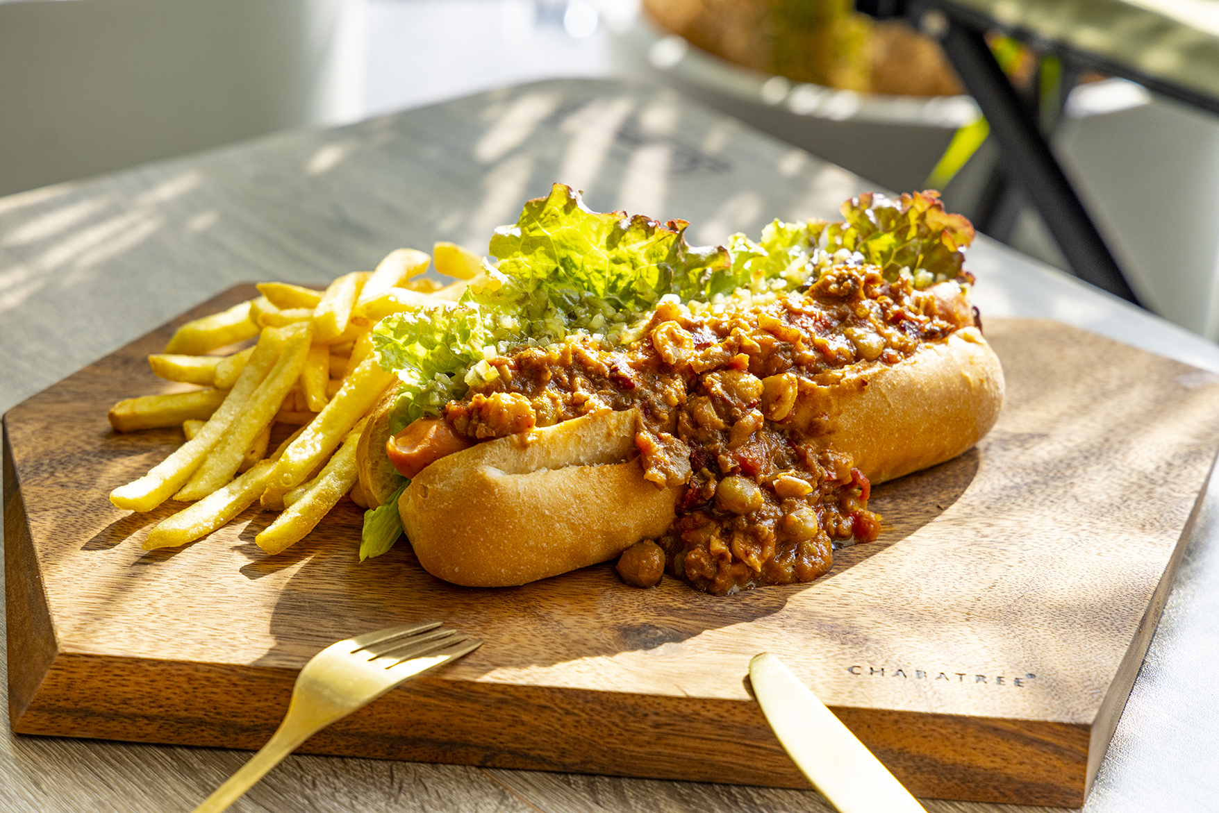 ホットドッグ チリビーンズ（フライドポテト添え）