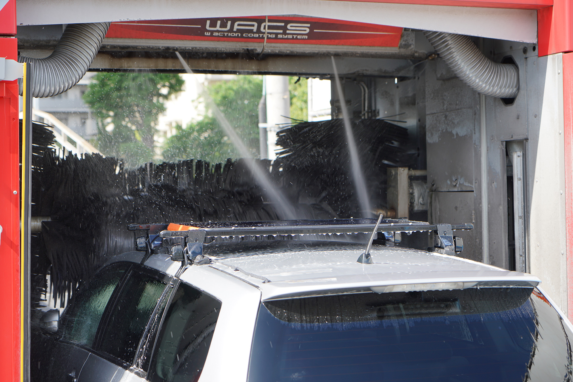 防水・防塵機能がついているので洗車も可能