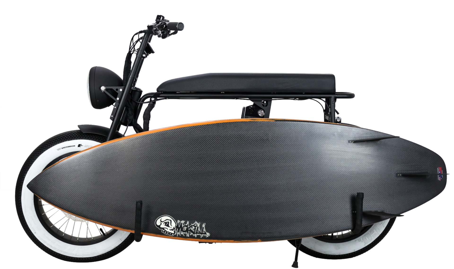 サーフボードだけでなく、スノーボードやスケートボードも載積可能