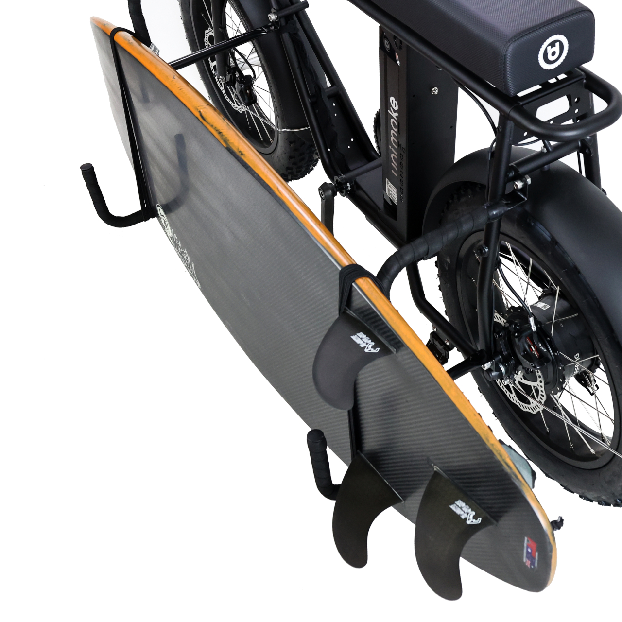 サーフボードだけでなく、スノーボードやスケートボードも載積可能