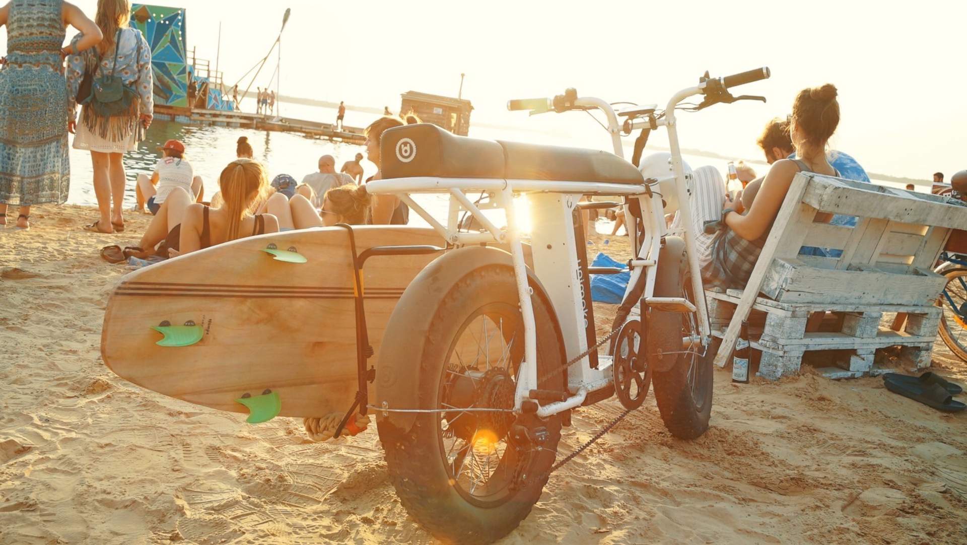 サーフボードだけでなく、スノーボードやスケートボードも載積可能