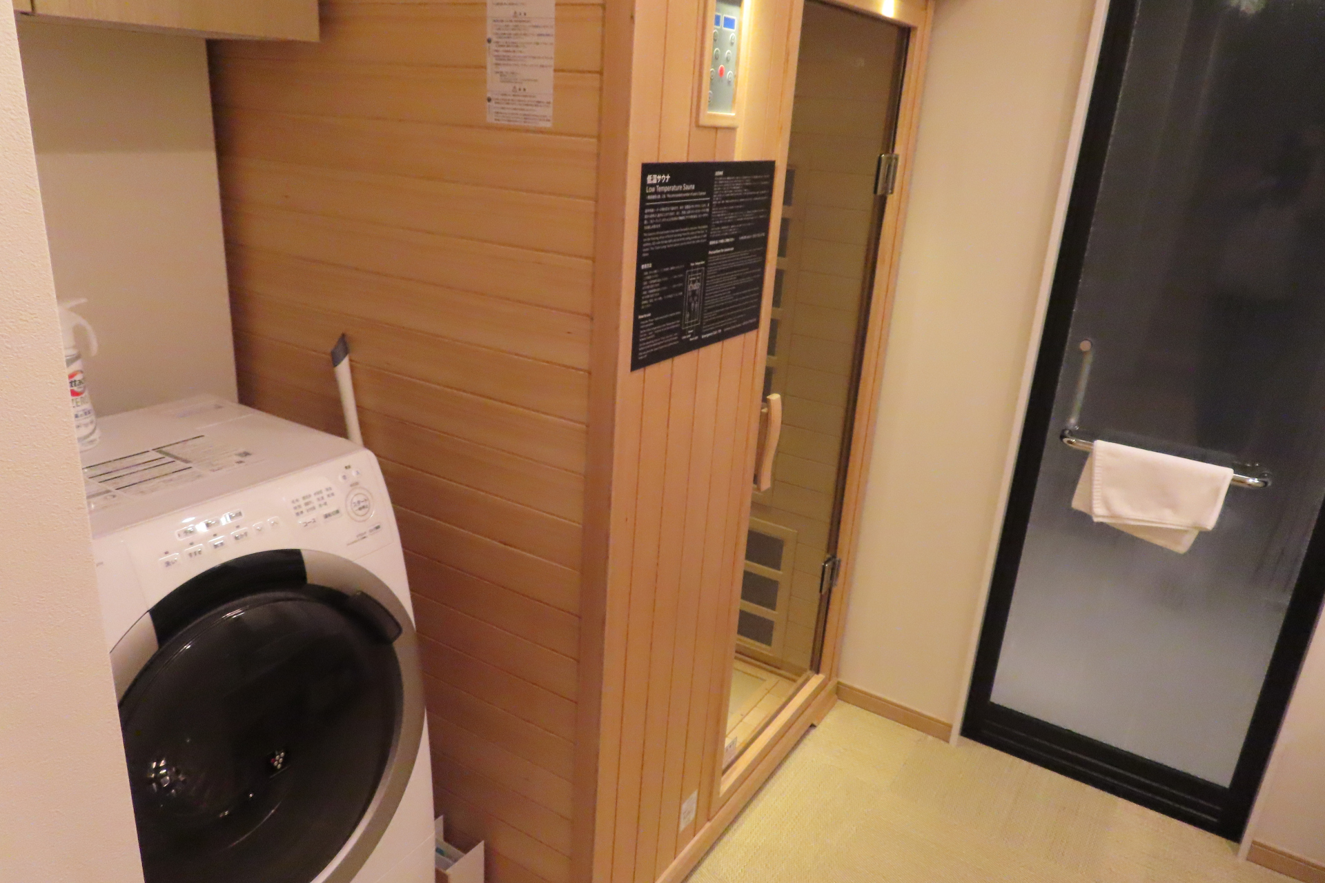 洗濯機の横にはサウナも