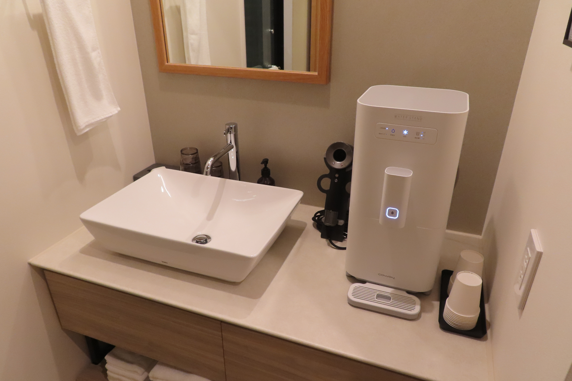 洗面台にはウォーターサーバーも