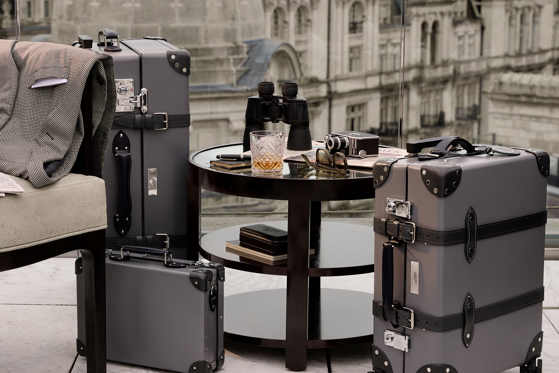 ジェームズ・ボンドをイメージしたラゲッジコレクションを6月5日に発売