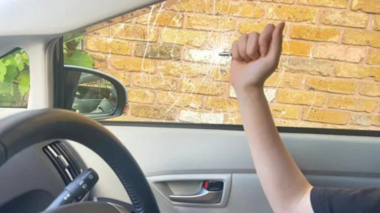 ガラスブレーカーとして強化ガラスにも使用可能