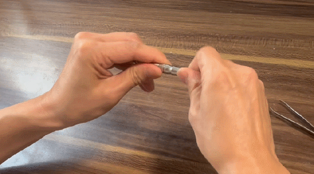 緊急連絡先などのメモを仕込んでおける