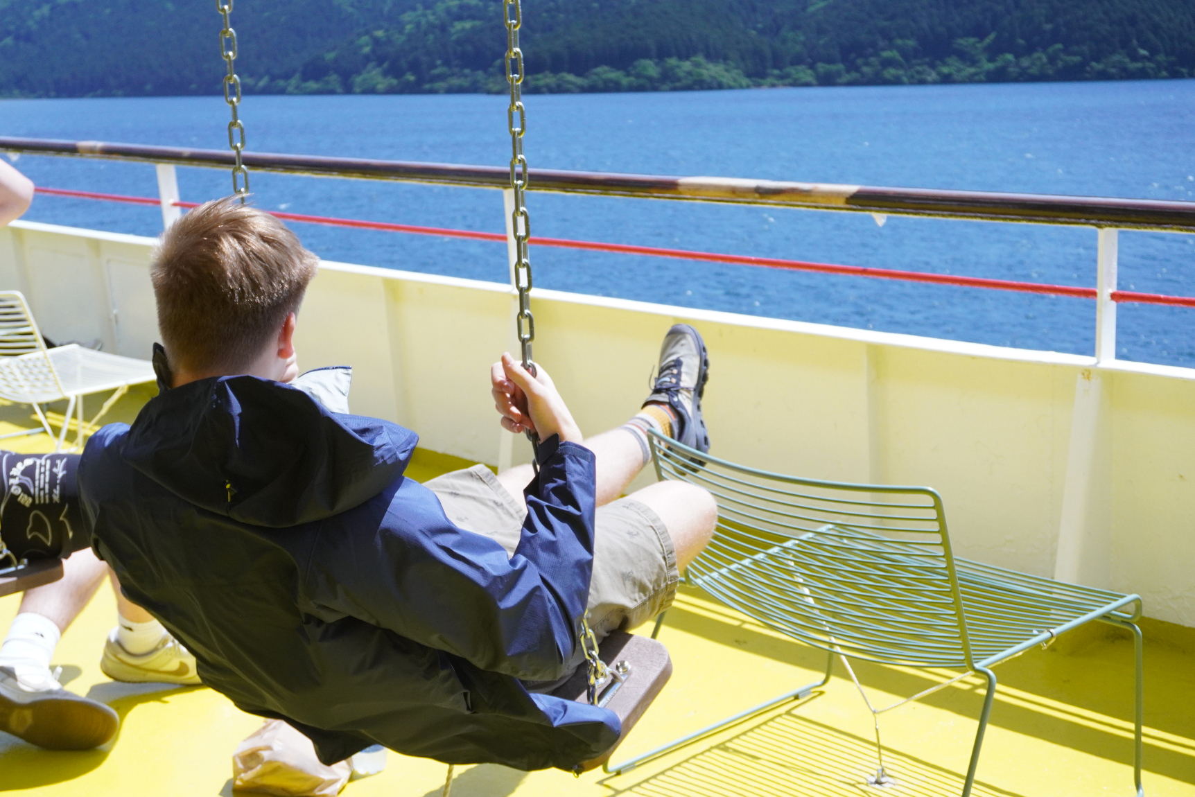 最上階4階の屋外デッキには、富士山モチーフのフォトスポットや飛び石も。日本らしいあしらいで外国人観光客にも人気がある