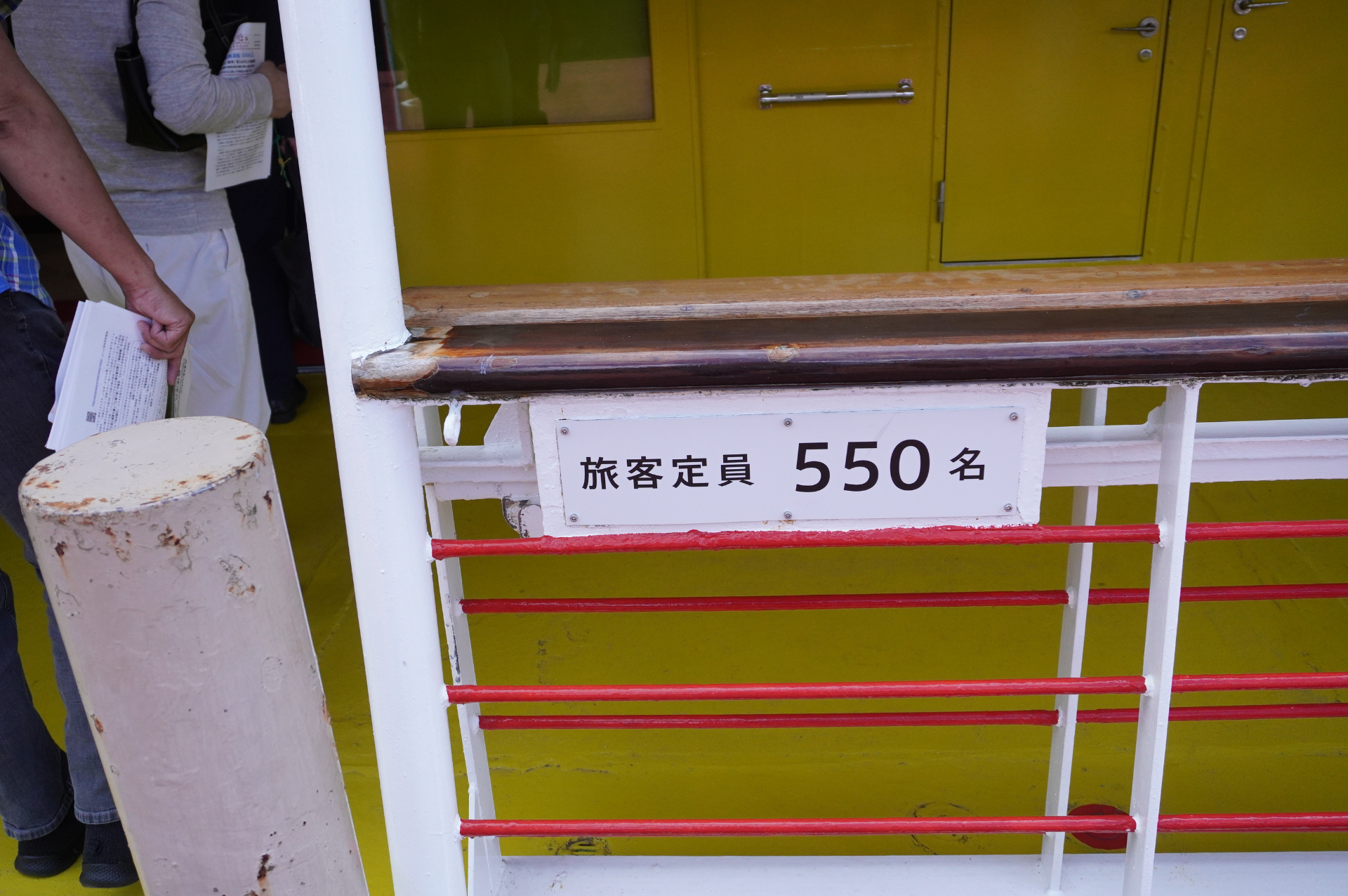 定員550名に減らしたことで、船内は広々と開放感がある