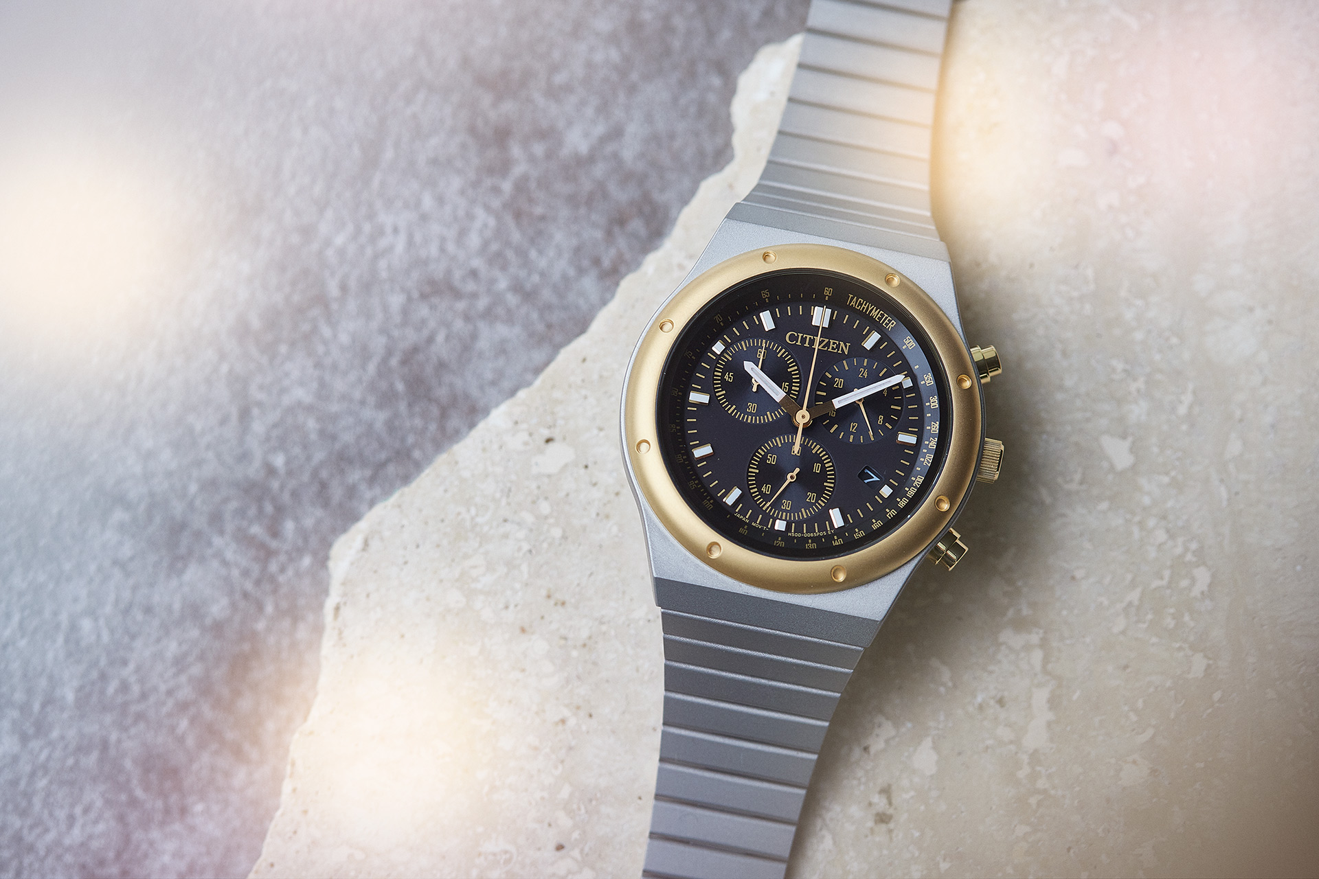 「スポルテ MS」のカラーを採用した「1984 クロノグラフ」限定モデルを発売