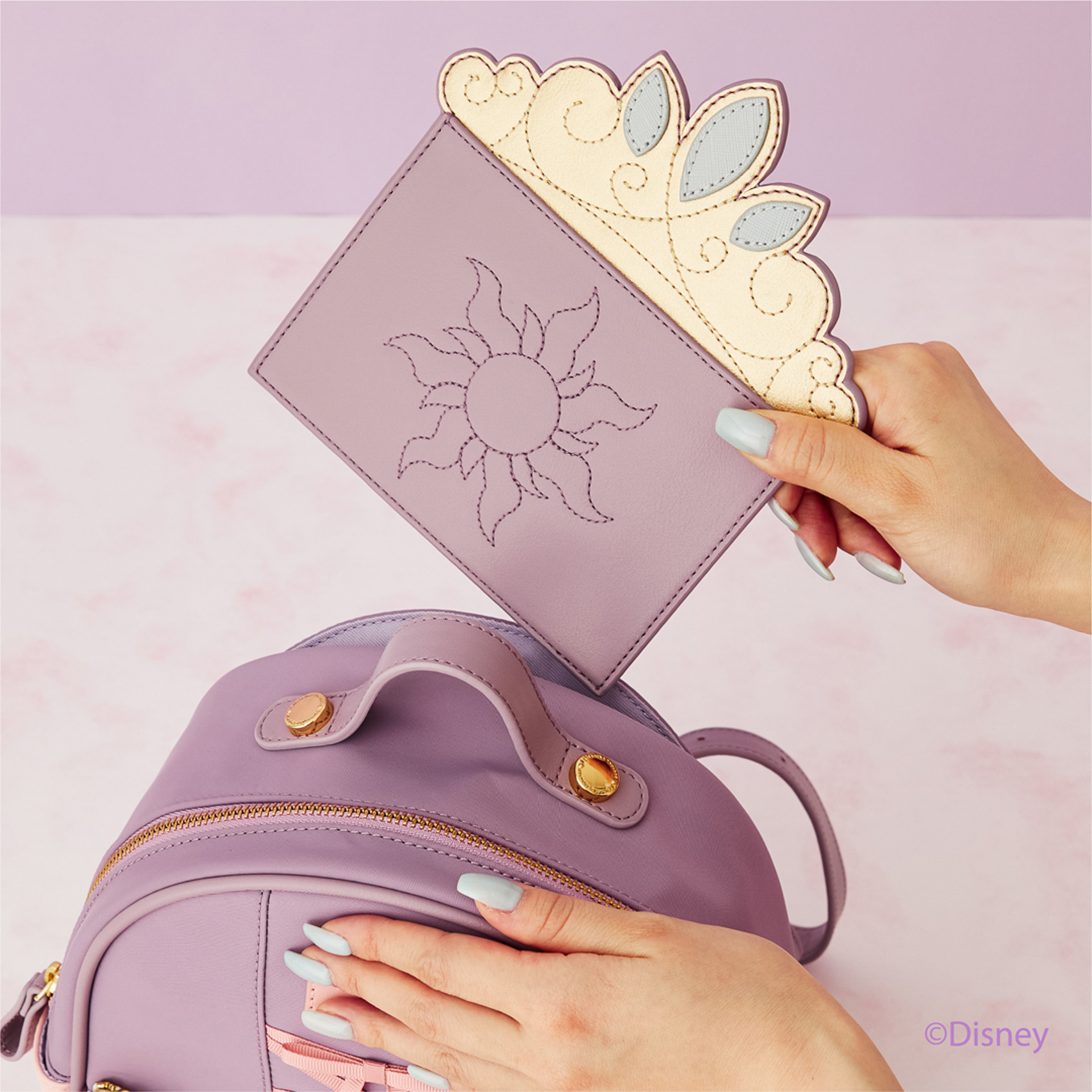 ドレスとティアラのあのシーンを思い出すはず