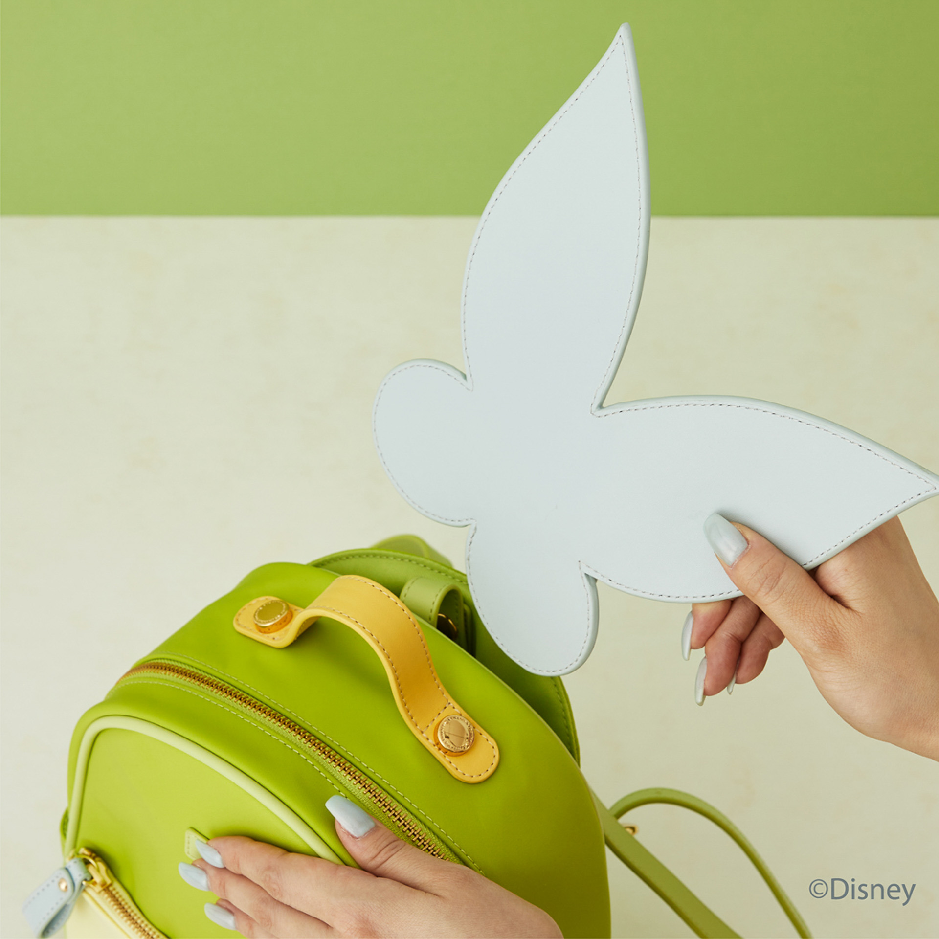 ポーチを入れて背負うと羽根が生えたような雰囲気にも