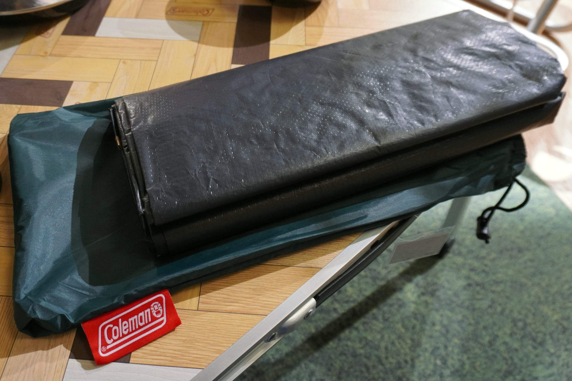 専用のグランドシートが付属