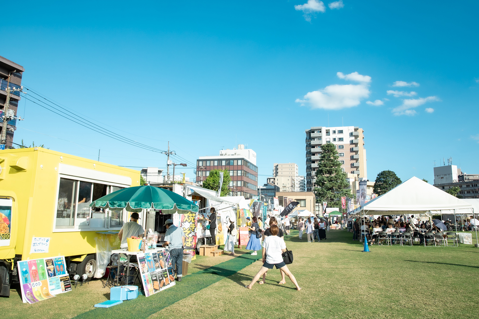 キッチンカーなども出店