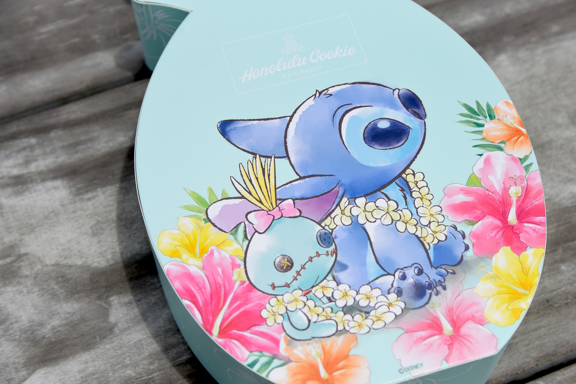 パッケージには水彩画タッチでスティッチ＆スクランプが描かれていますよ