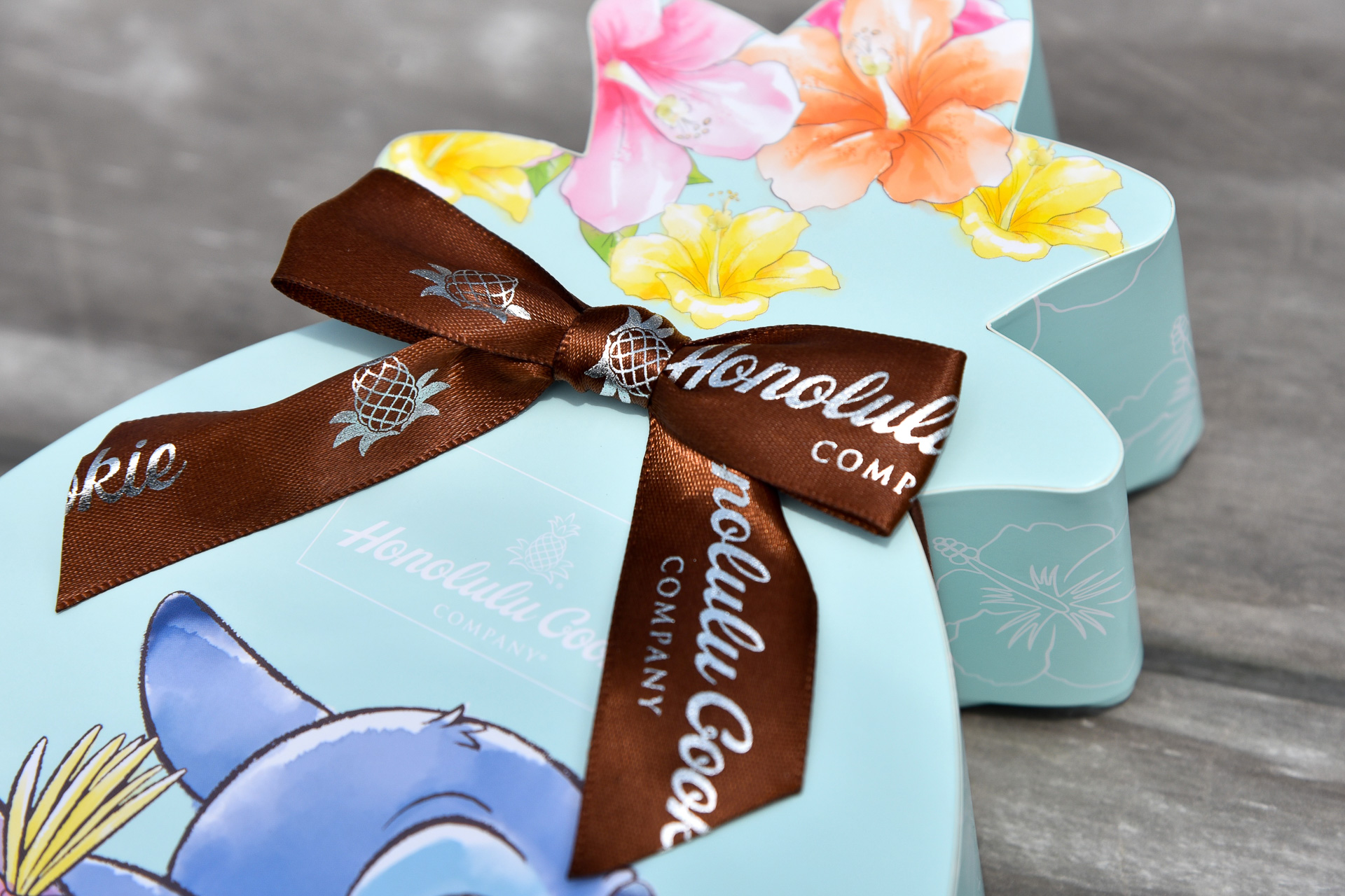 ブランドロゴ入りのリボンがキュート！