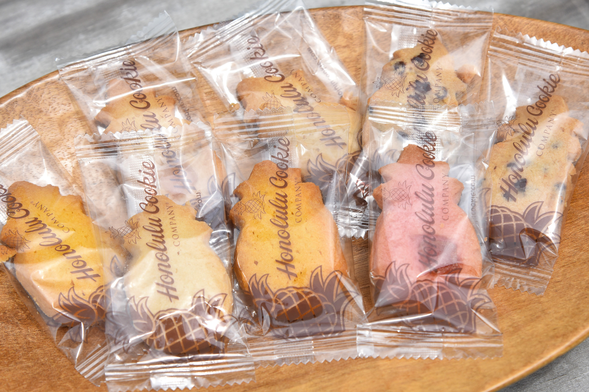 ボックスを開けるとクッキーが個包装で8枚入っています