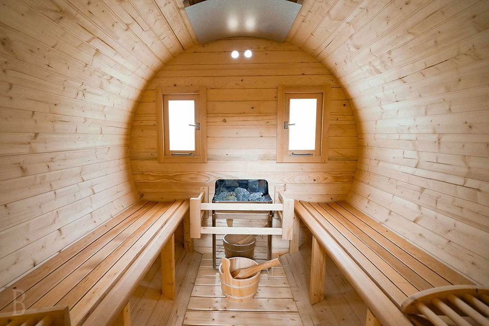 サントリーニ島をイメージした全棟プール付き「岡山グランピング