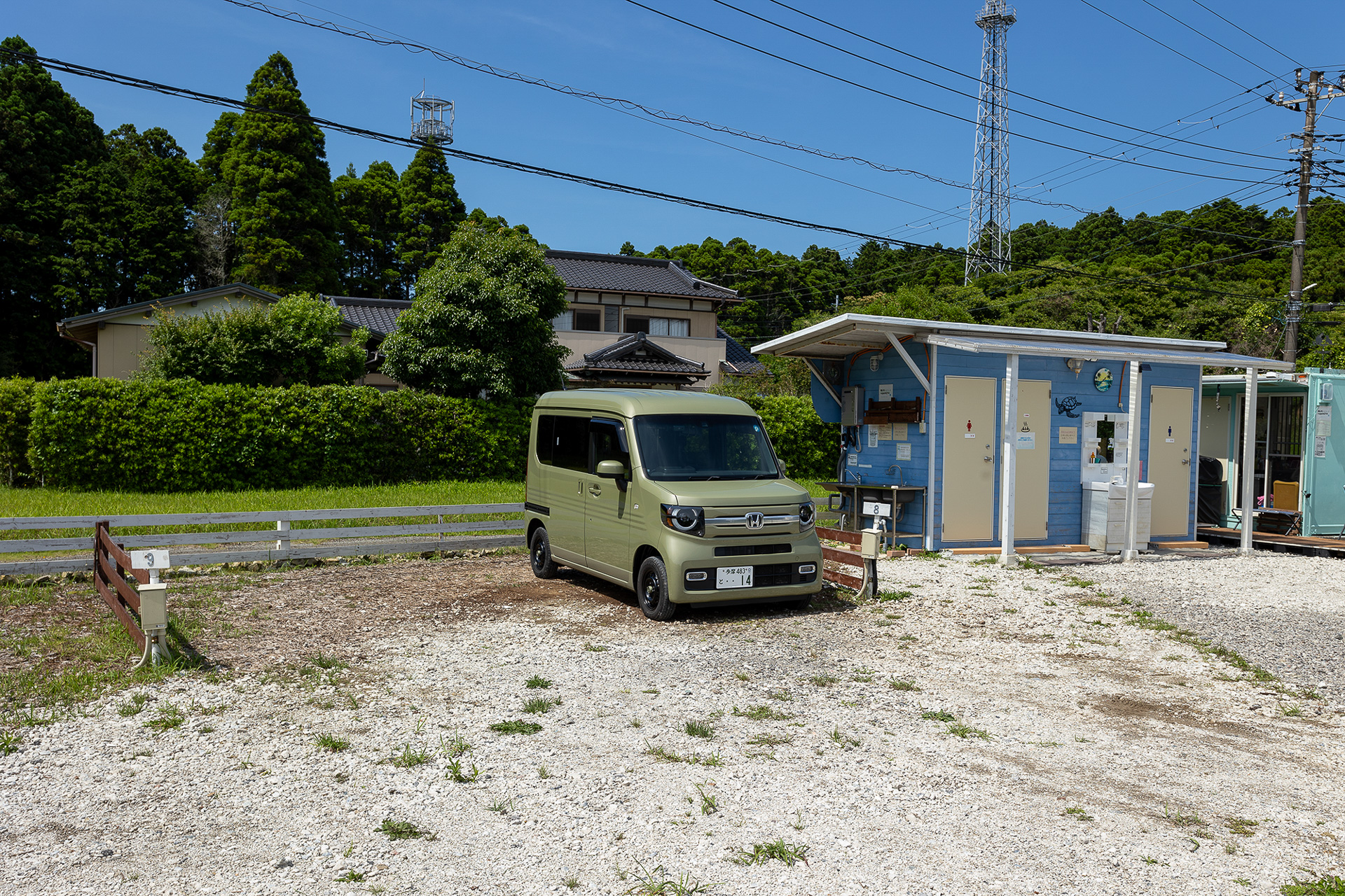 もう1つ、隣に同程度のスペースを持つサイトがある。こちらも料金は3000円。パークでトイレに一番近いのがここ