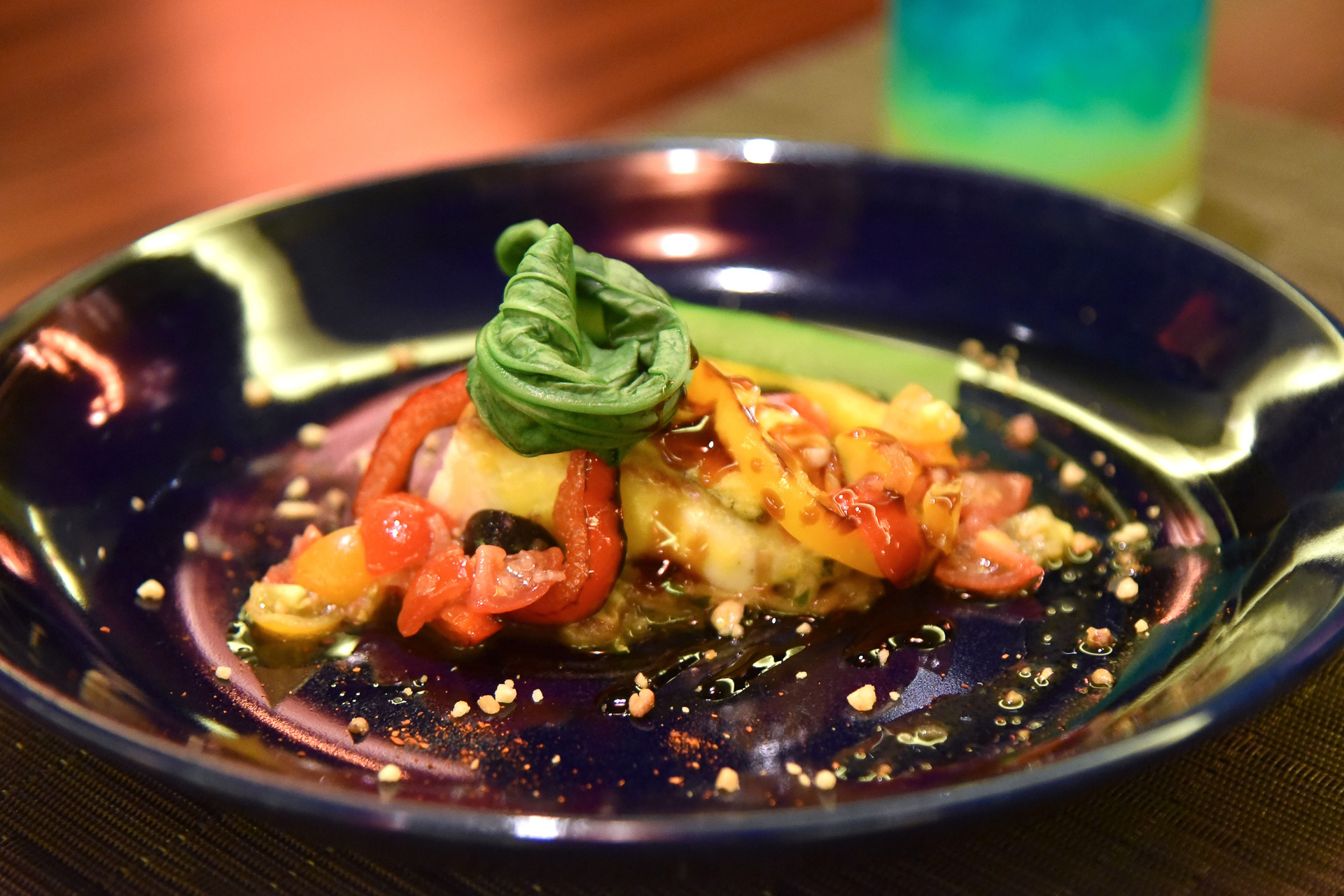 「スズキのグラティネ 柚子味噌風味 焼き茄子のマリネとケッカソース」