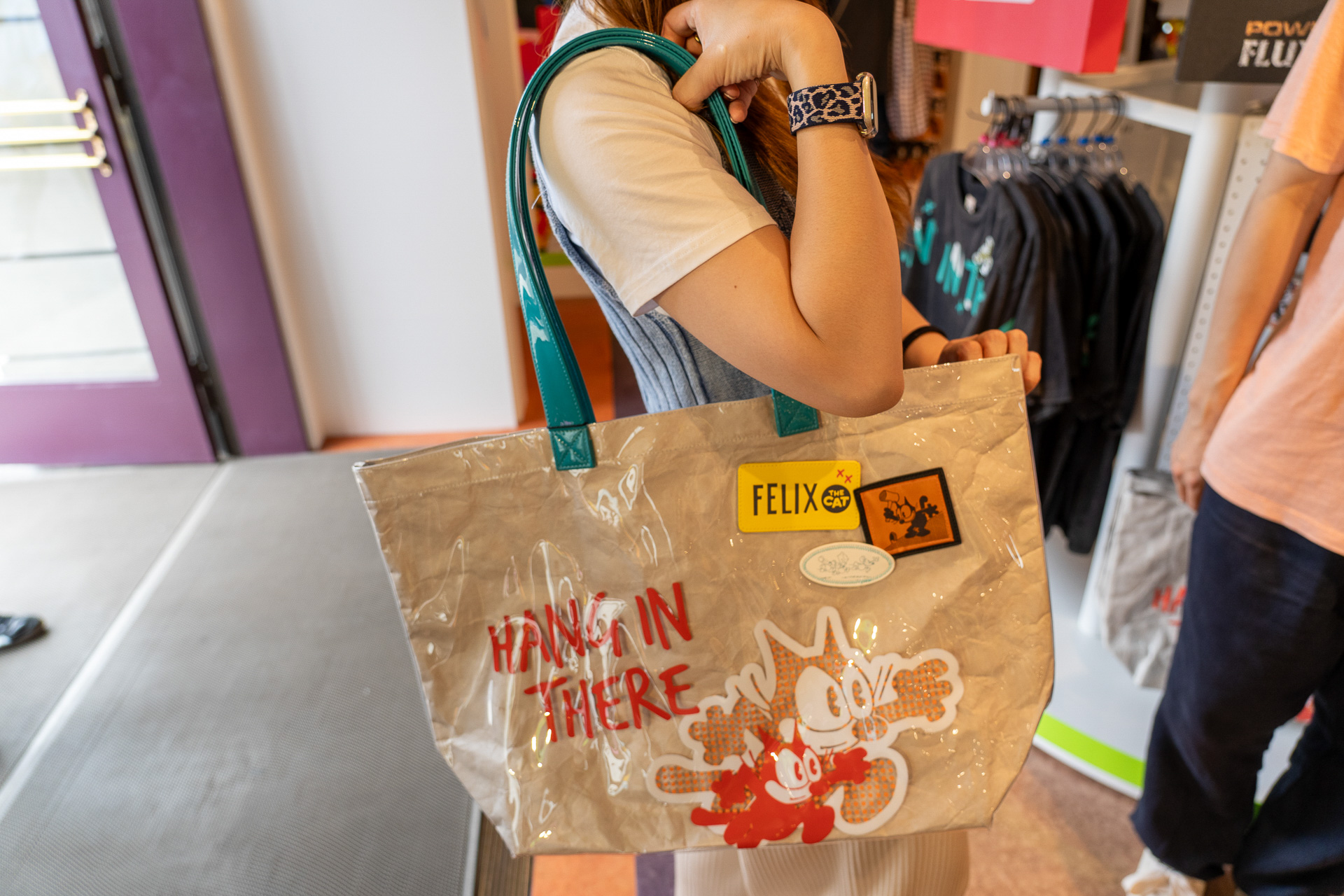 パーク内で使えそうなフィリックス・ザ・キャットのトートバッグは6000円