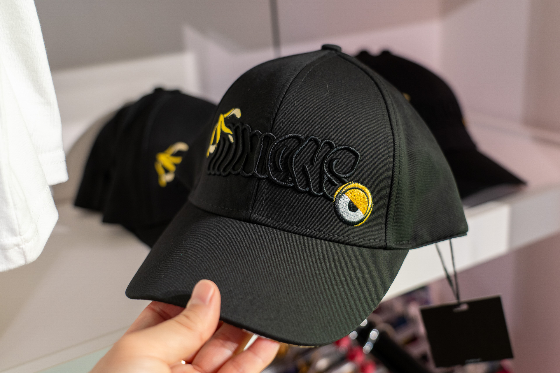 タウンユースもできそうなカッコいいミニオンのキャップは5400円