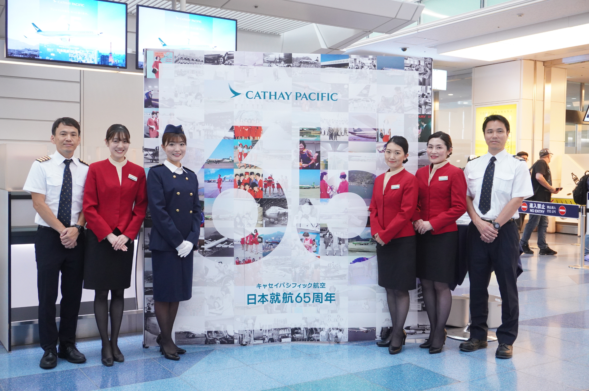 羽田空港 第3ターミナル Lカウンター付近に記念ボードを設置