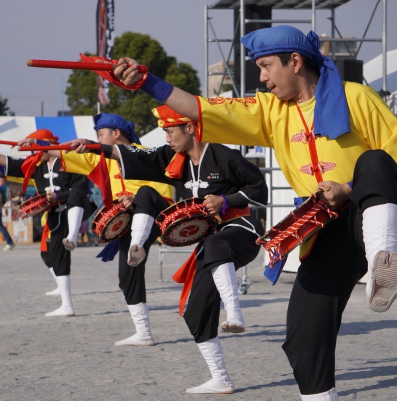 伝統芸能エイサーをベースに空手の型を取り入れた琉球國祭り太鼓