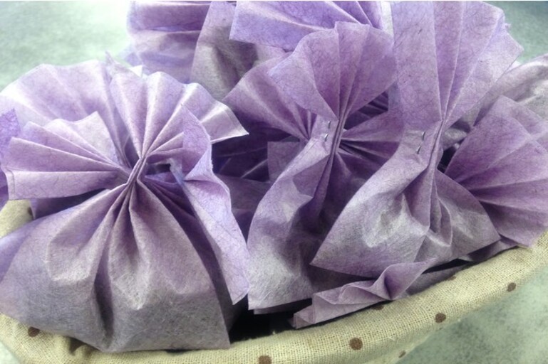 こいむらさきは園内の品種のなかで最も色が濃く、ラベンダーらしい優しい香りでドライフラワーやポプリ、押し花等の加工にも適する