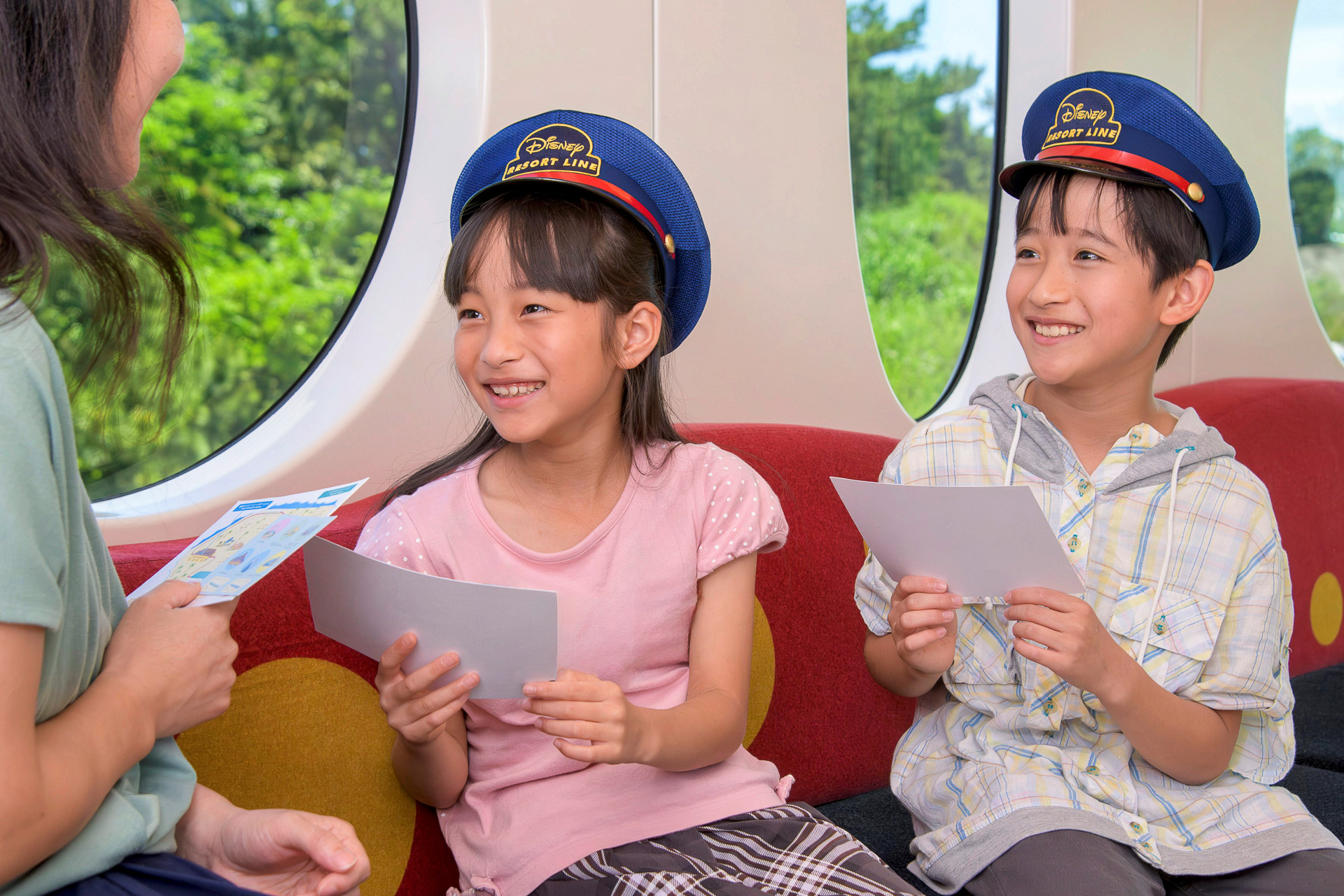 約30分間キャストの紹介を聞きながら車内で特別な時間を過ごせる