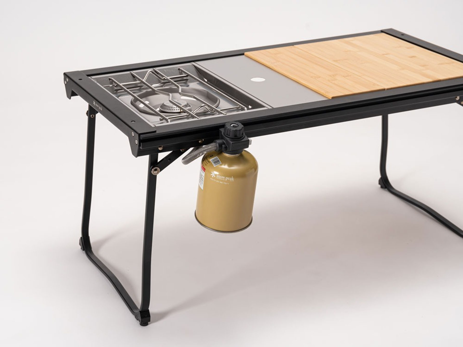 天板を外して中にバーナーやBBQ-BOXを設置できる