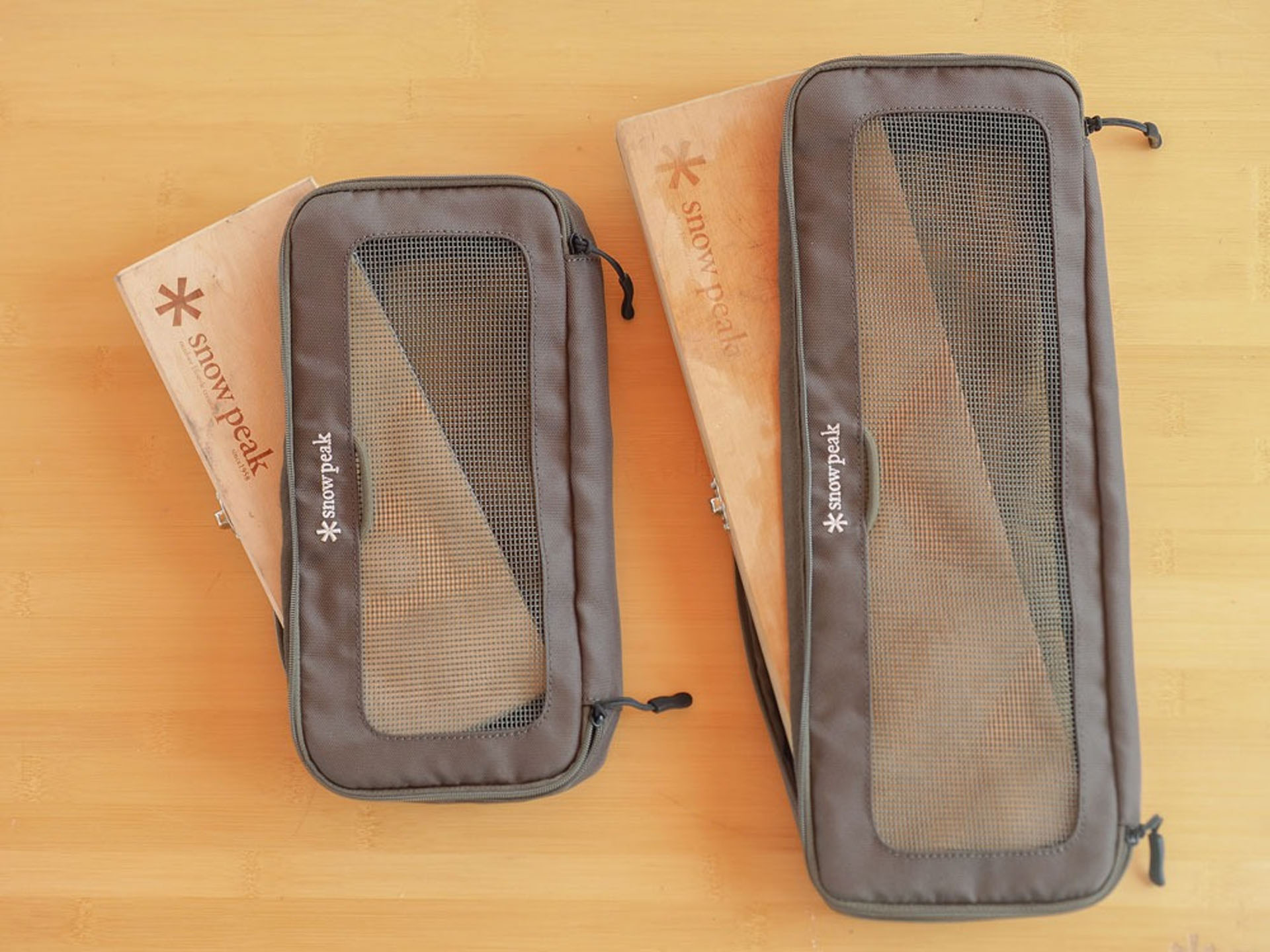 LサイズとSサイズがラインアップされている