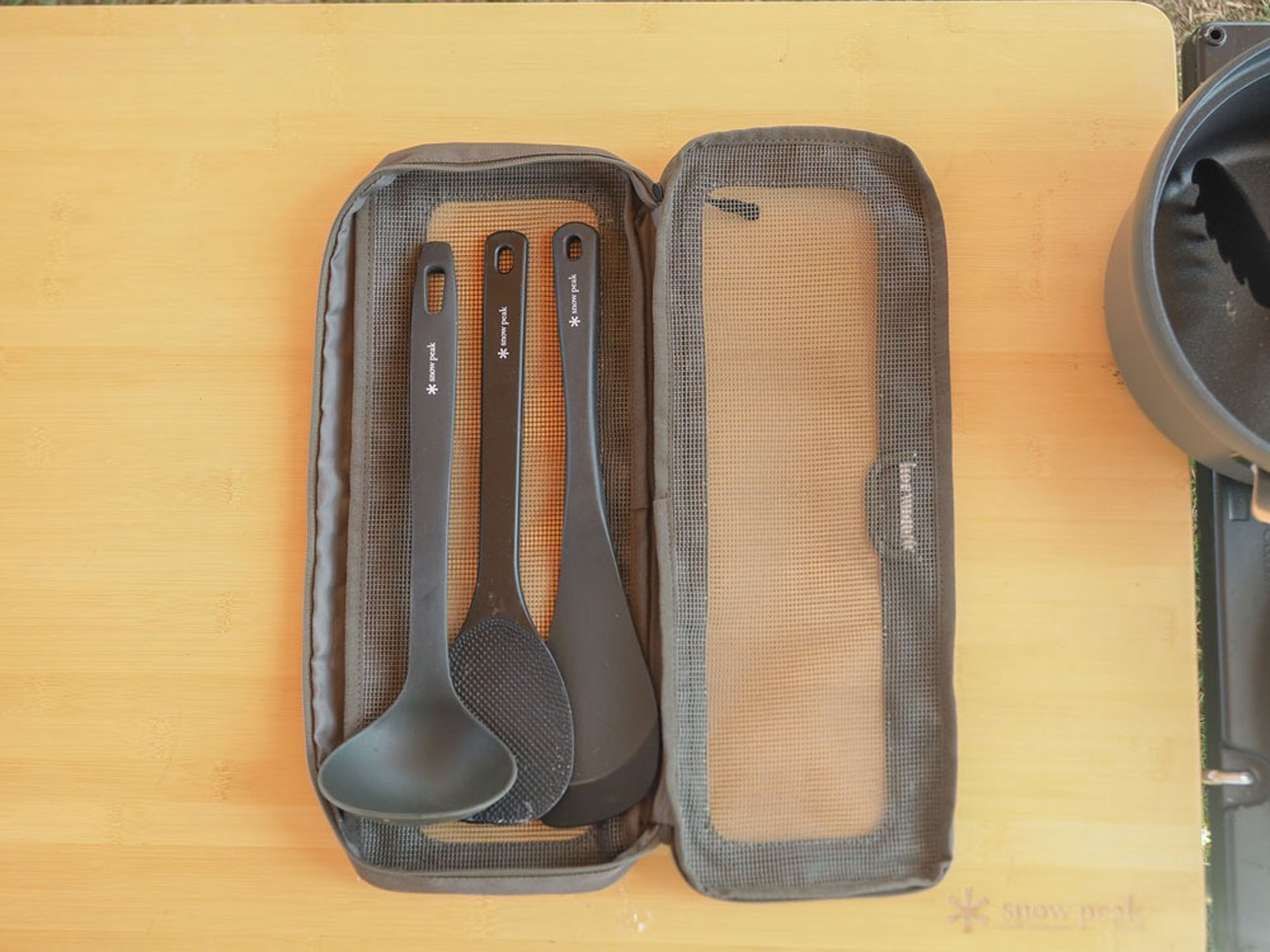 LサイズとSサイズがラインアップされている