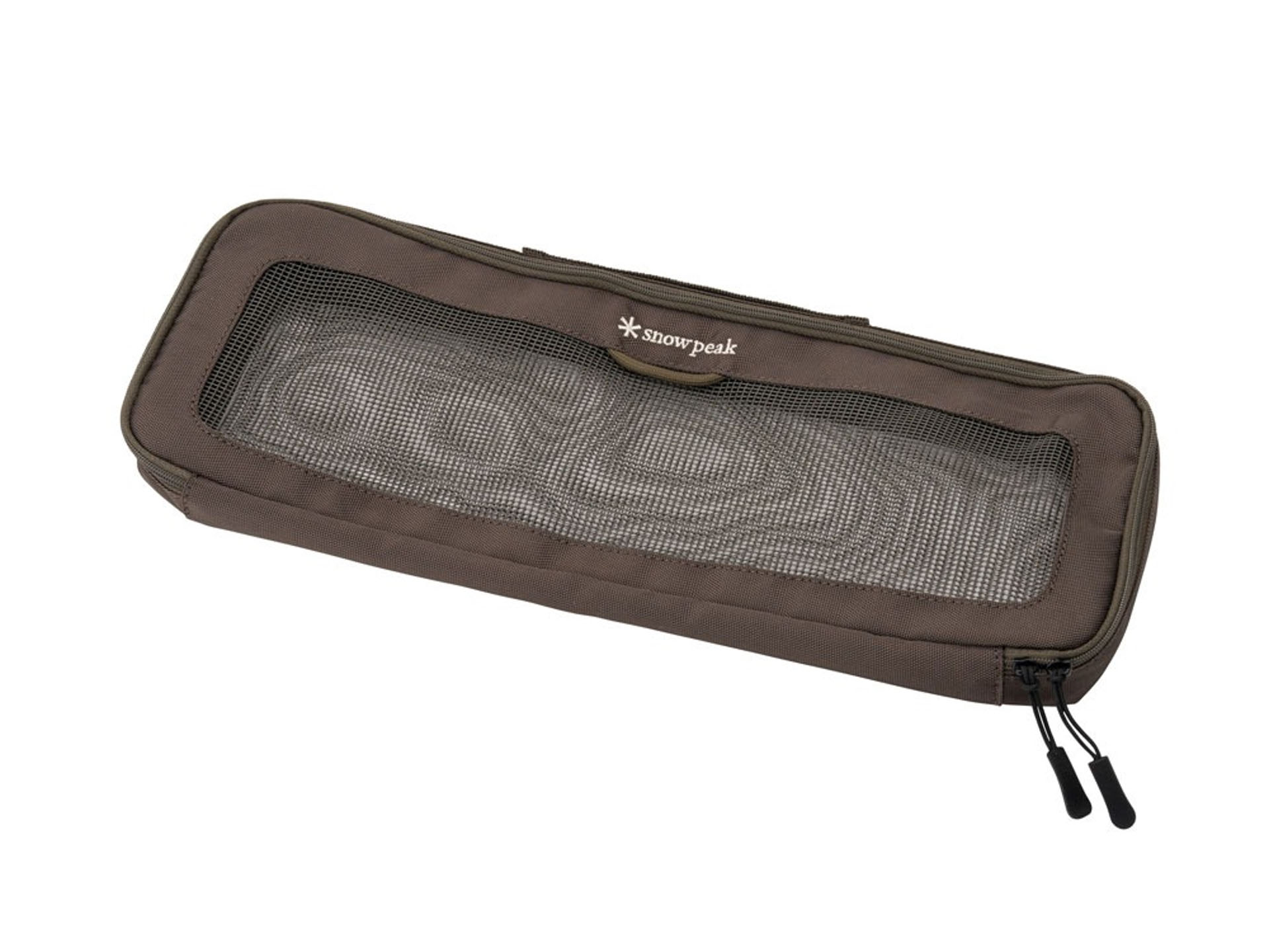 カトラリーのほかスノーピークの「マナイタセット」も収納可能