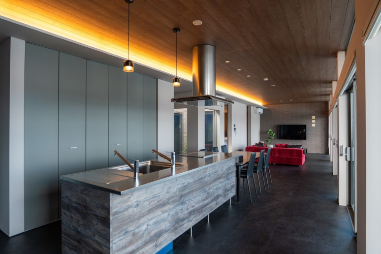 A棟内装。モダンテイストな落ち着いた雰囲気