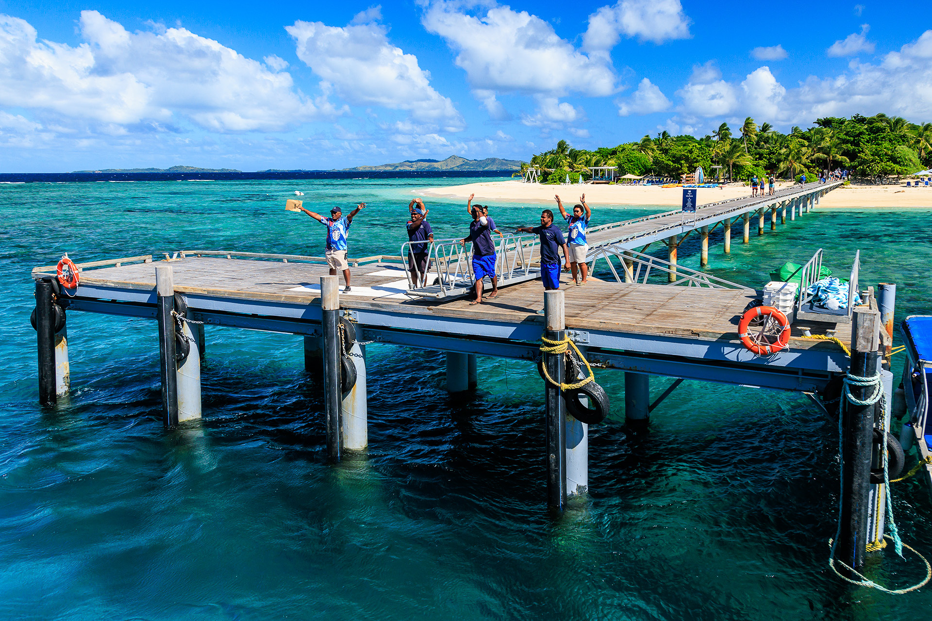 マラマラ ビーチ クラブでの歓迎。今日は降りないけどね。