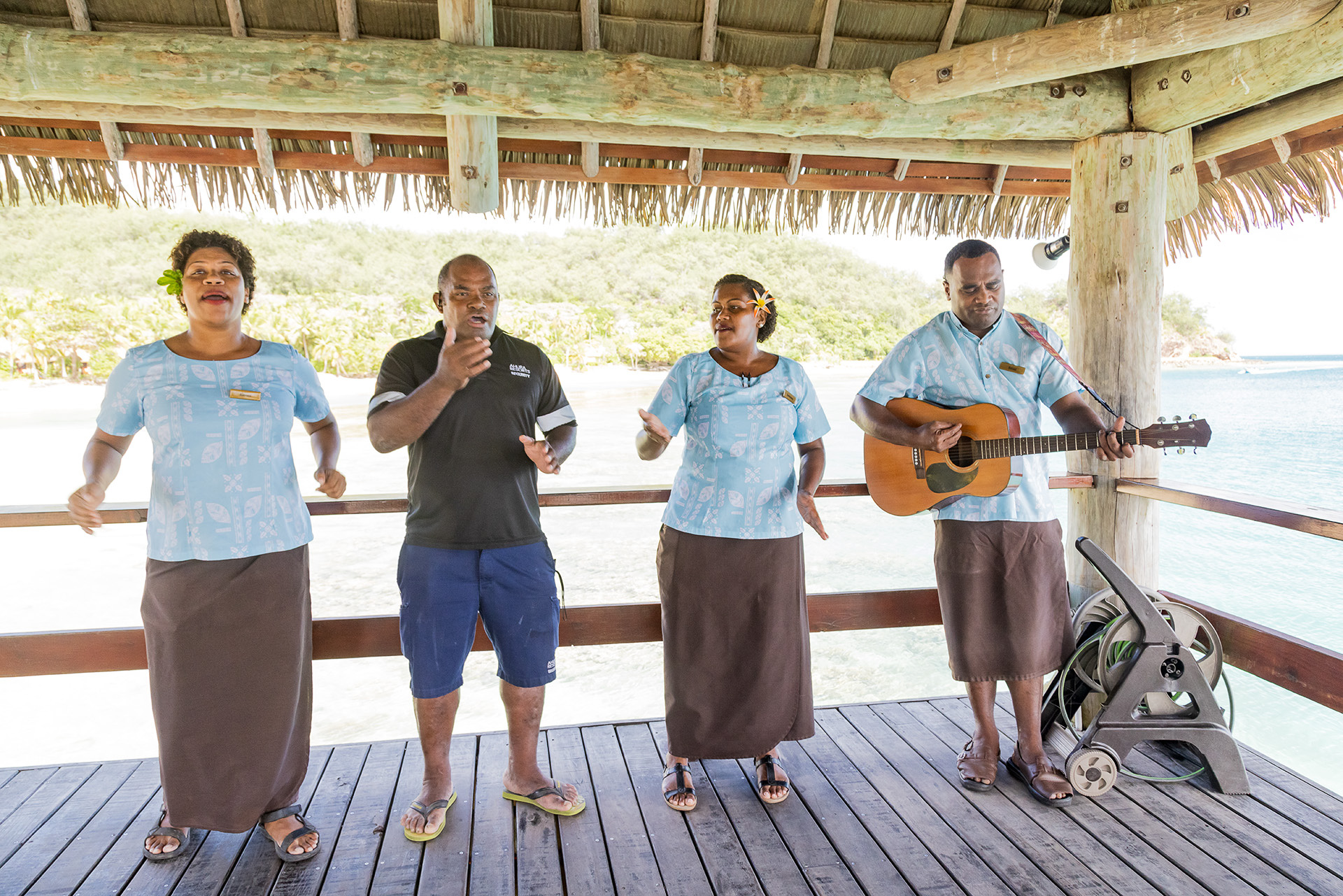 スタッフが歓迎してくれる